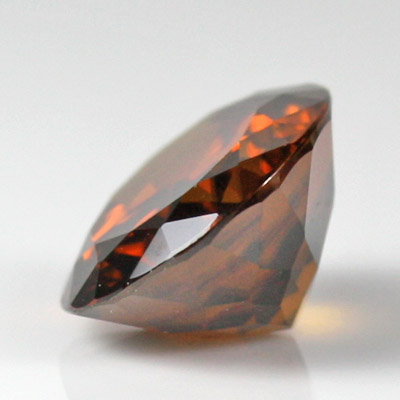 เพทายสีน้ำตาลส้ม (Orange-Brown Zircon) 5.32 กะรัต รูปไข่ รูปร่างดี