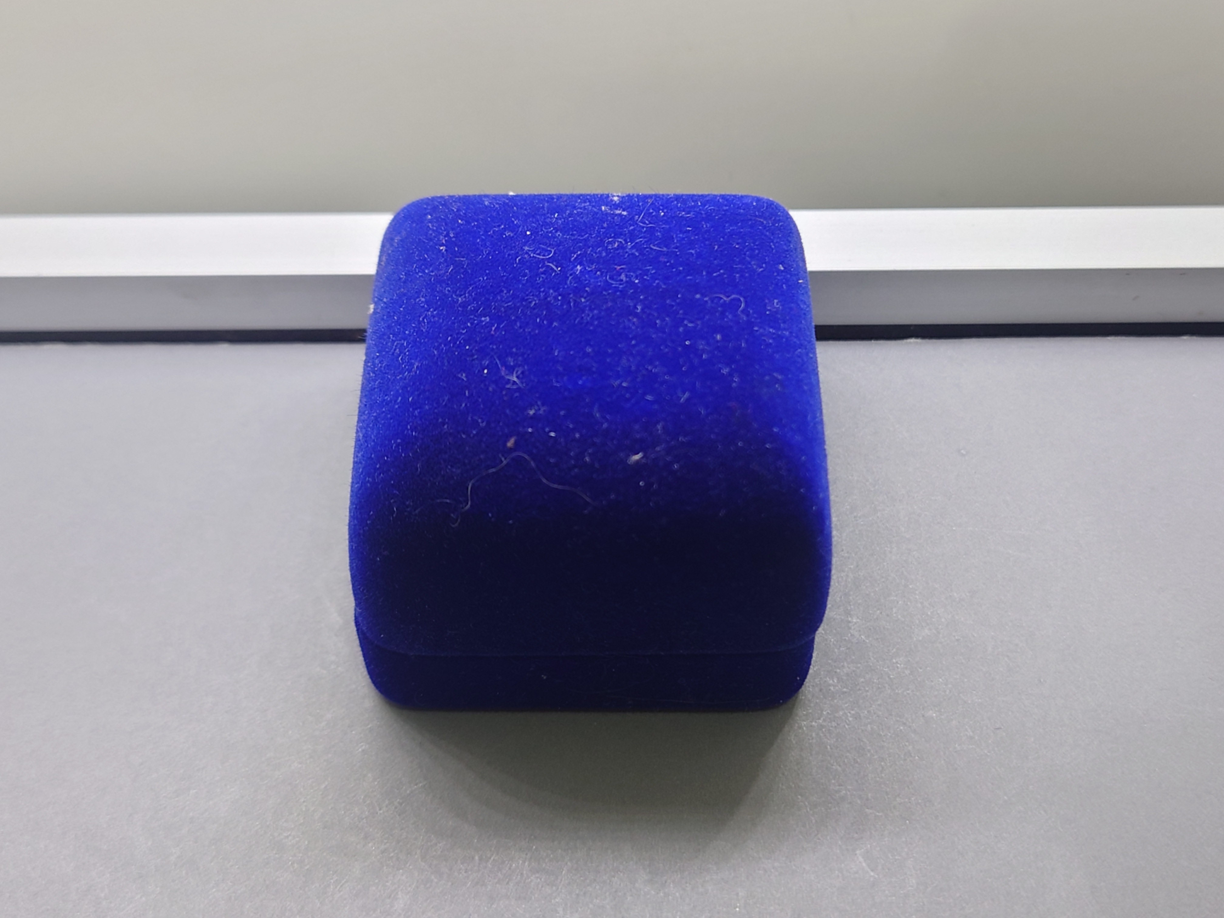 พระแก้วมรกต ทรงฤดูฝน รุ่นเทอดพระเกียรติ เนื้อเงิน พิมพ์จิ๋ว สูง 1 ซ.ม.มหาพุทธาภิเษก ณ วัดพระศรีรัตนศาสดาราม (วัดพระแก้ว) ปี2540 พร้อมตลับเดิม