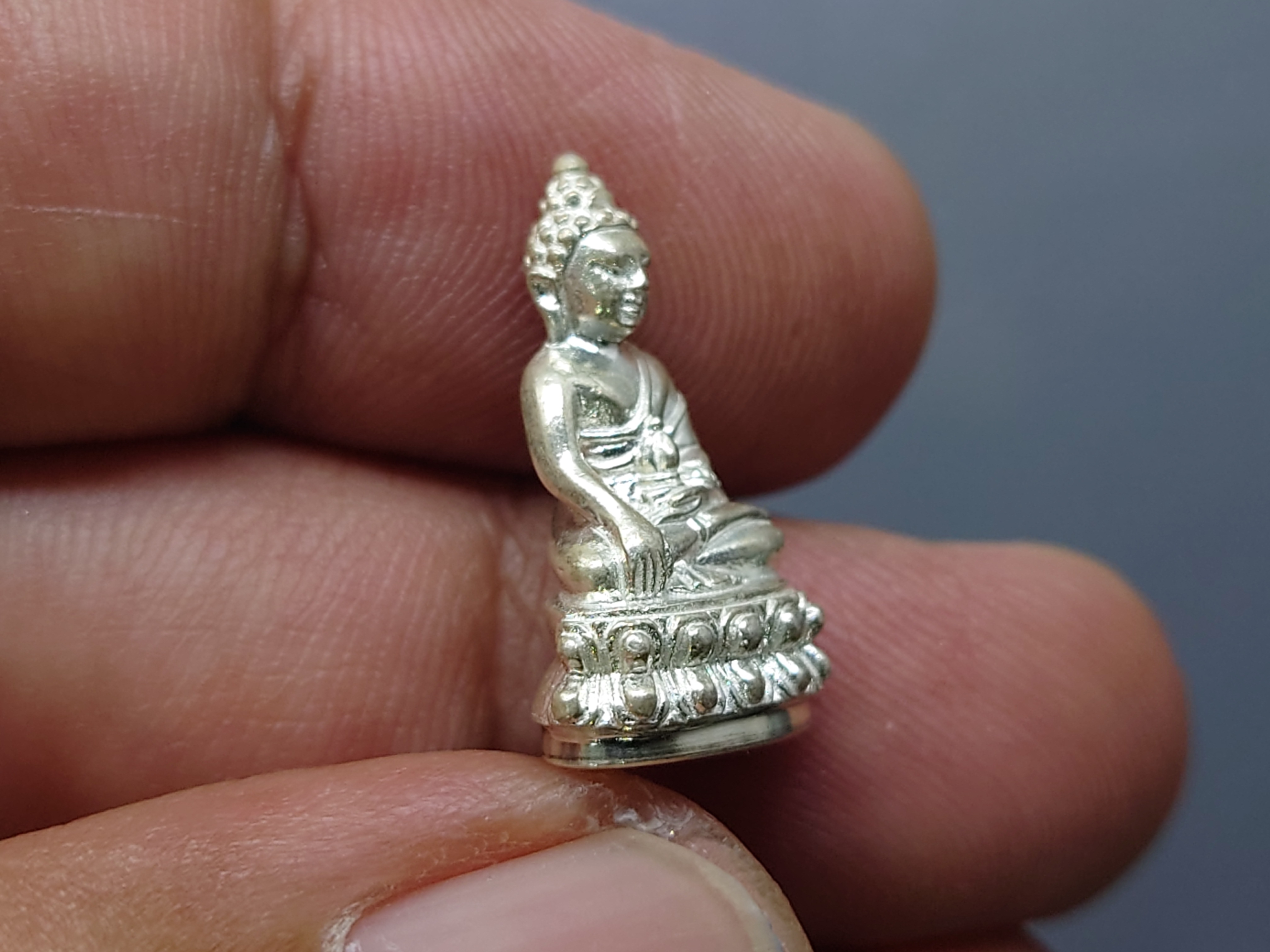 พระกริ่งญาณวเรศ (กริ่งปวเรศน้อย) ฐานบรรจุพระเกศาและจีวร เนื้อเงิน พิมพ์เล็ก สมเด็จพระญาณสังวรฯ ทรงเจริญพรรษา 100 ปี วัดบวรนิเวศวิหาร ปี2556 พร้อมกล่องเดิม ใบรับรอง