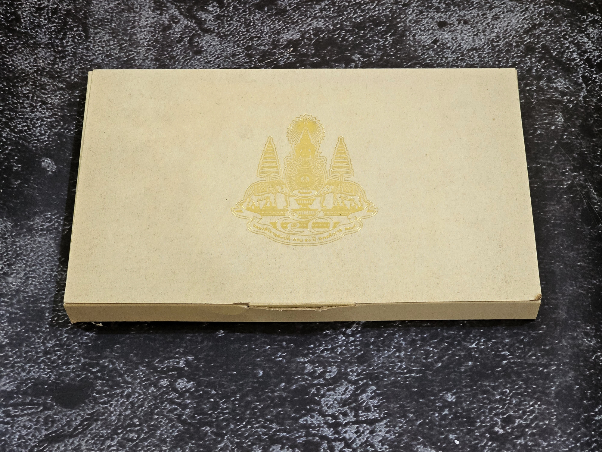 ธนบัตรที่ระลึก 500 บาท แบบพิเศษ ฉลองสิริราชสมบัติครบ 50 ปี พร้อมปกผ้าใหม และกล่อง (ไม่มีซองขาวและหนังสือ)