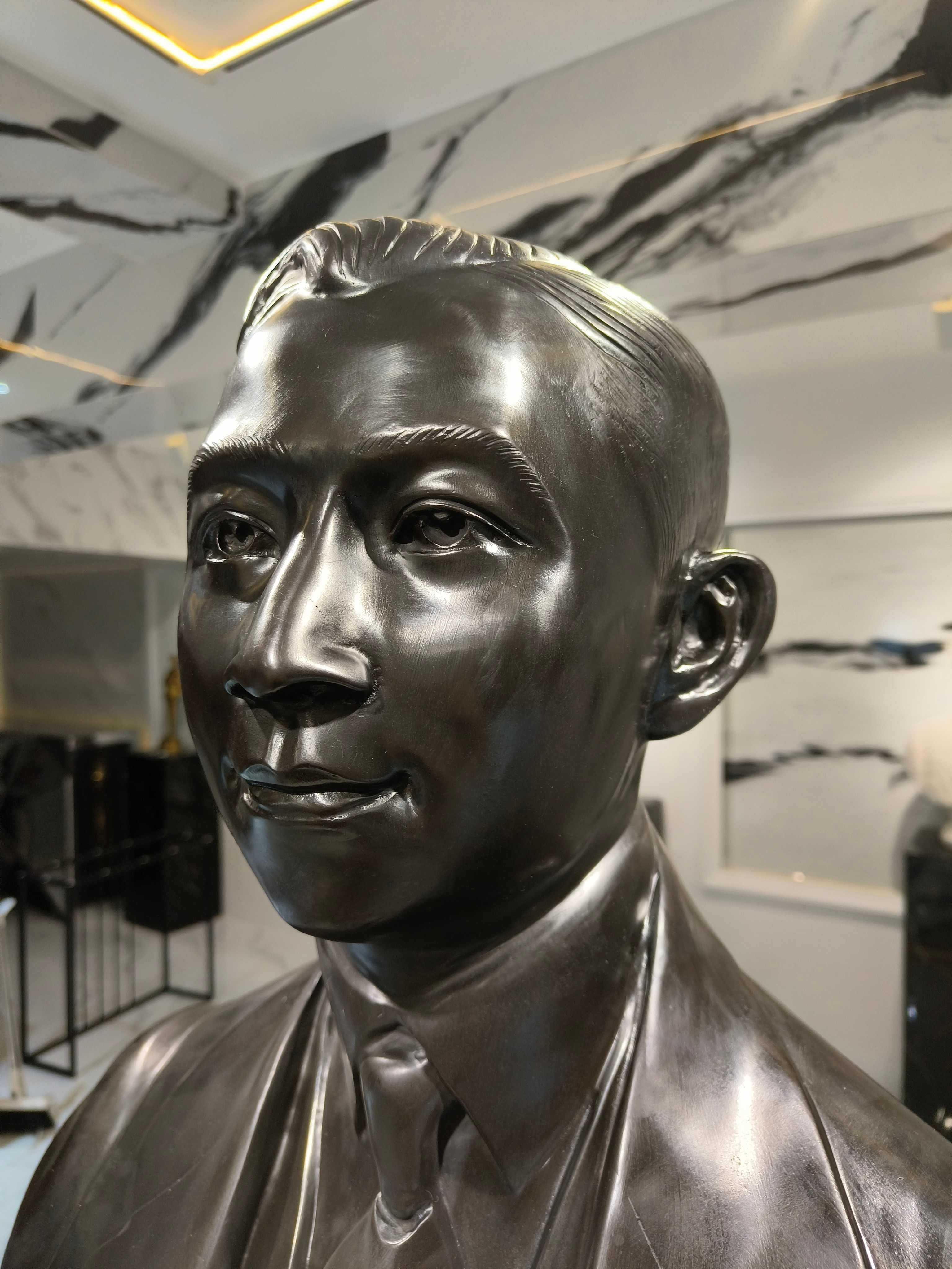 รูปหล่อ พระบิดา สมเด็จพระมหิตลาธิเบศร อดุลยเดชวิกรม พระบรมราชชนก พระราชบิดาในรัชกาลที่ 9 ครึ่งพระองค์ ขนาดเท่าจริง