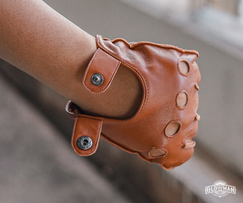 ถุงมือหนังแกะ Dassy Ride น้ำตาลอ่อน (กรุณาสอบถามไซส์ก่อนสั่งซื้อ)