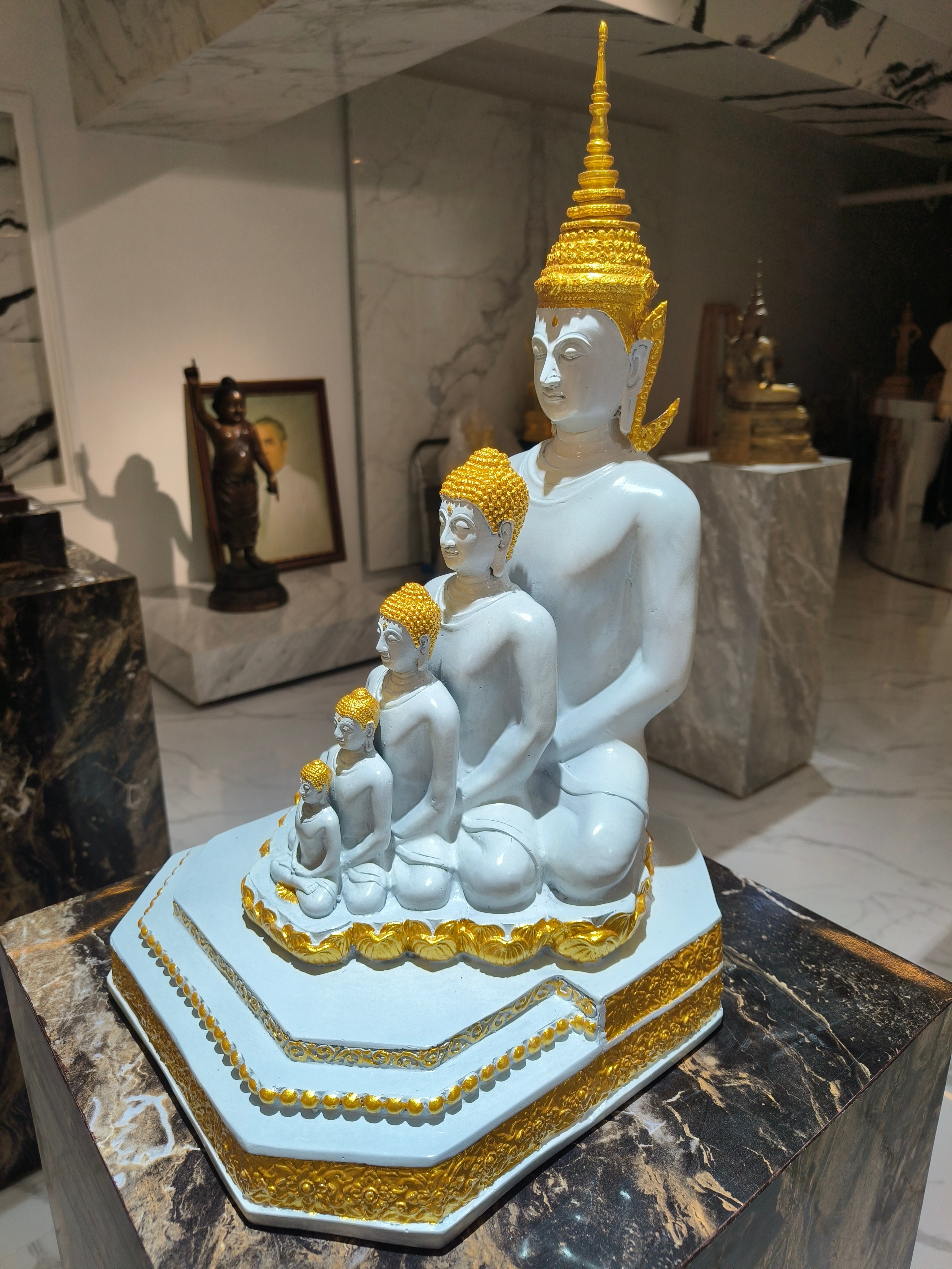 พระพุทธเจ้า 5 พระองค์ หน้าตัก 9 นิ้ว วัดพระธาตุผาซ่อนแก้ว