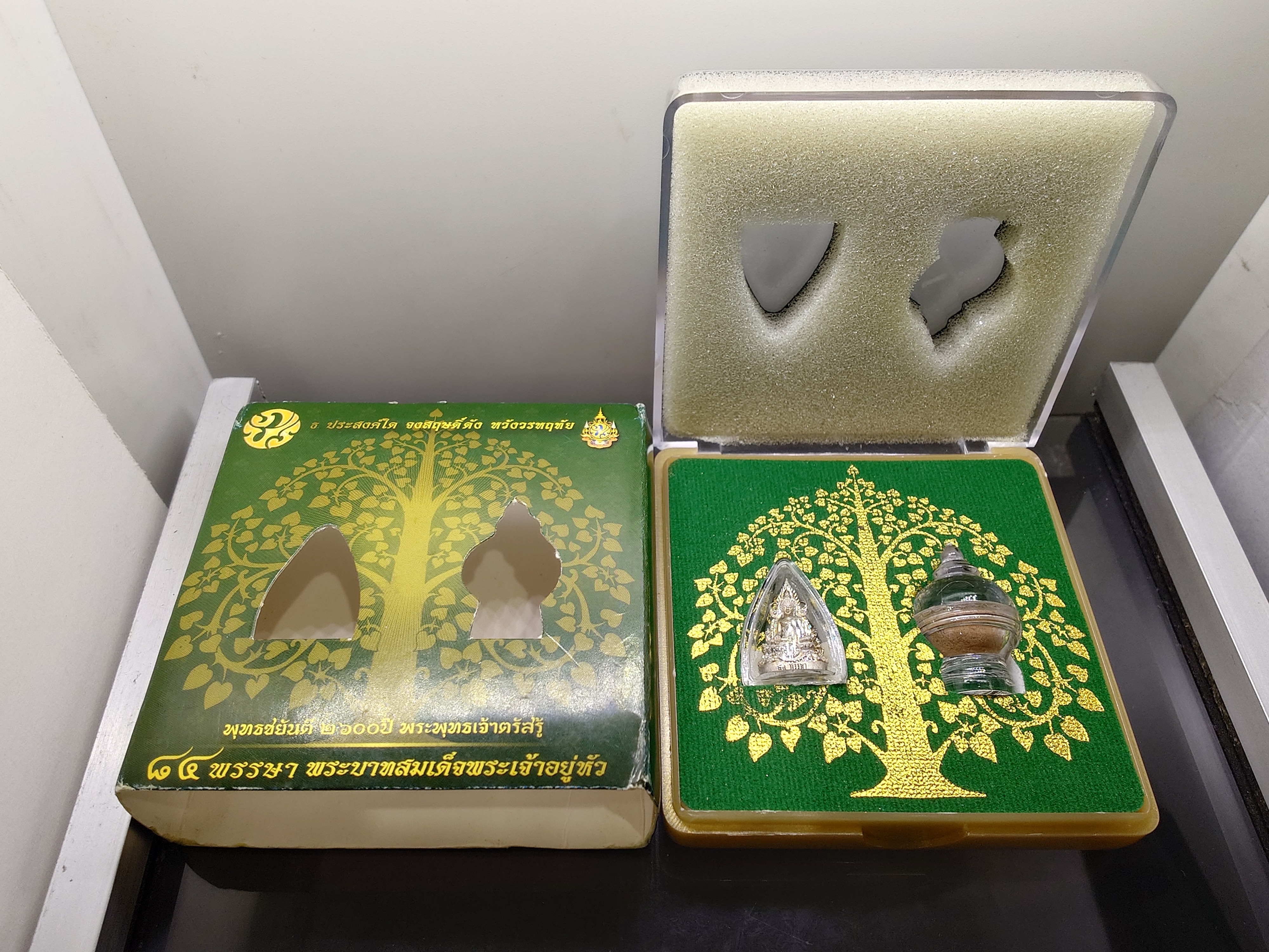 พระพุทธชินราช พุทธชยันตี 2600 ปี ๘๔ พรรษา รัชกาลที่9 เนื้อเงิน พิมพ์เล็ก ปี2554 พร้อมกล่องเดิม