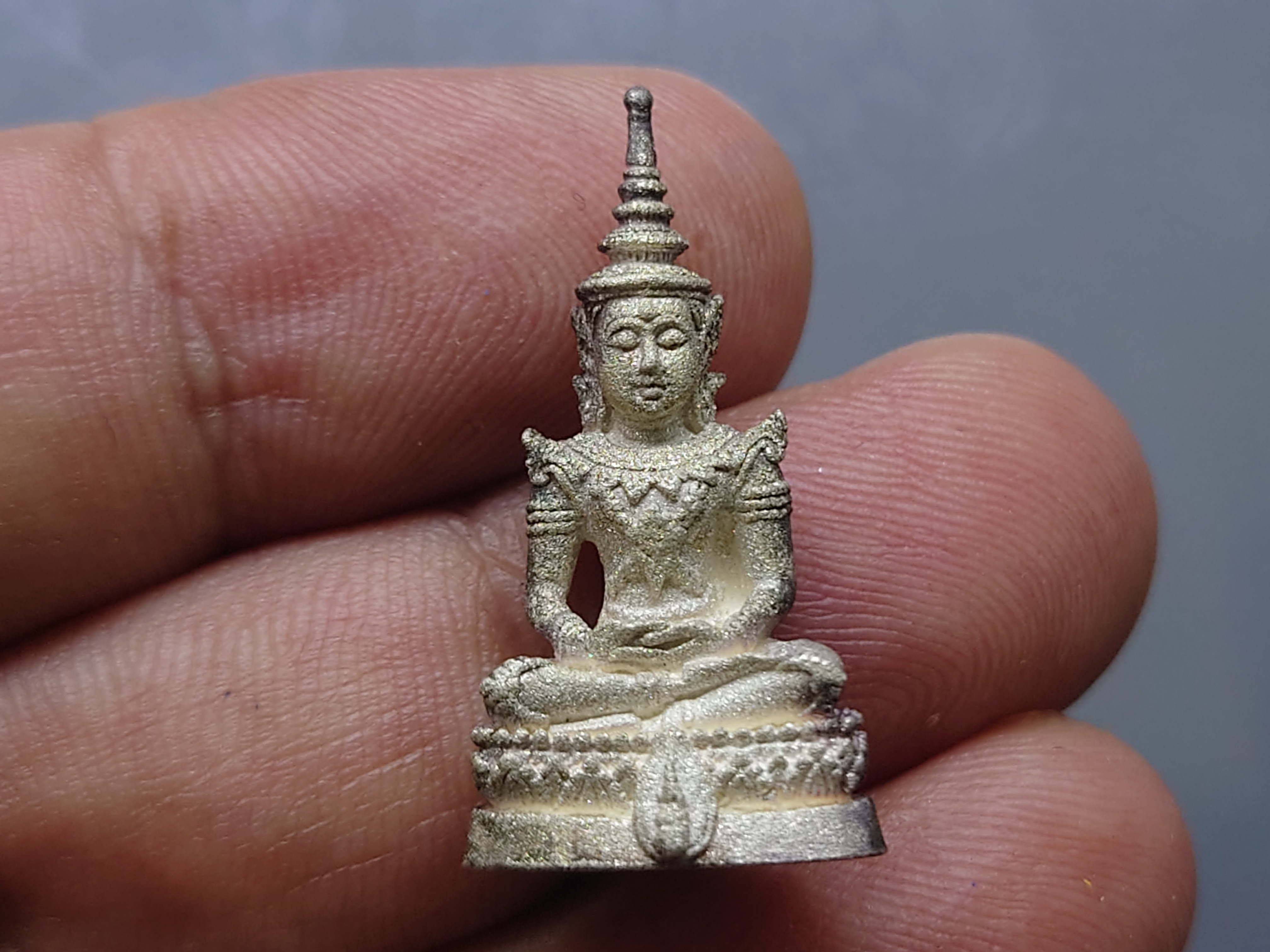 พระแก้วมรกต สธ.ทรงฤดูร้อน ลอยองค์ เนื้อเงินพ่นทราย สมเด็จพระเทพฯจัดสร้าง วัดบวรนิเวศวิหาร ปี 2538 พร้อมกล่องเดิม รับประกันแท้