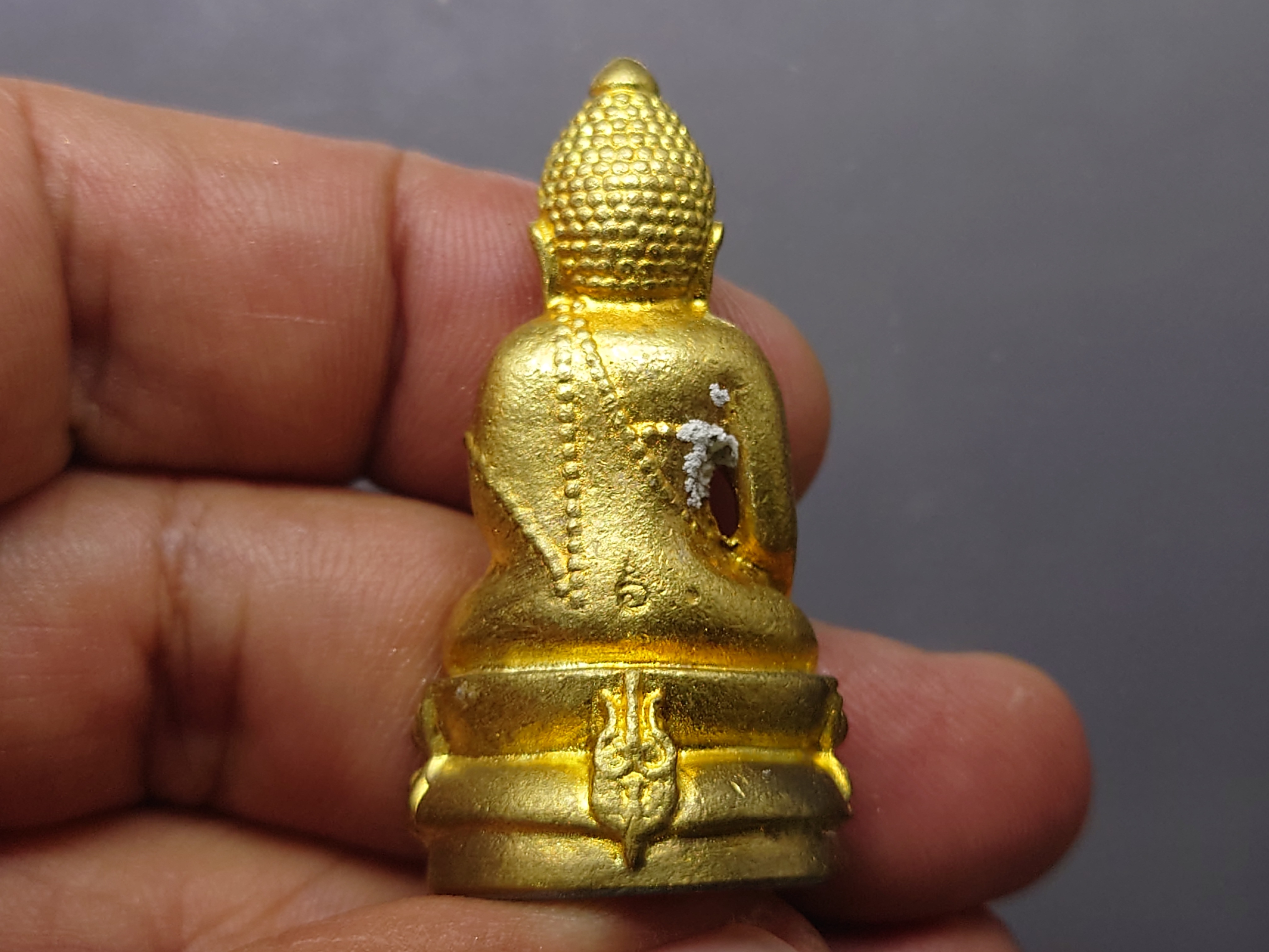 พระกริ่งจักรตรี สก.6 รอบ "พระกริ่ง ๗๒ พรรษาประชาภักดี" เนื้อทองเหลือง ปลุกเสก 16 พิธี พิมพ์ใหญ่ สภาผู้แทนราษฎรจัดสร้าง พ.ศ.2547 พร้อมตลับเดิม