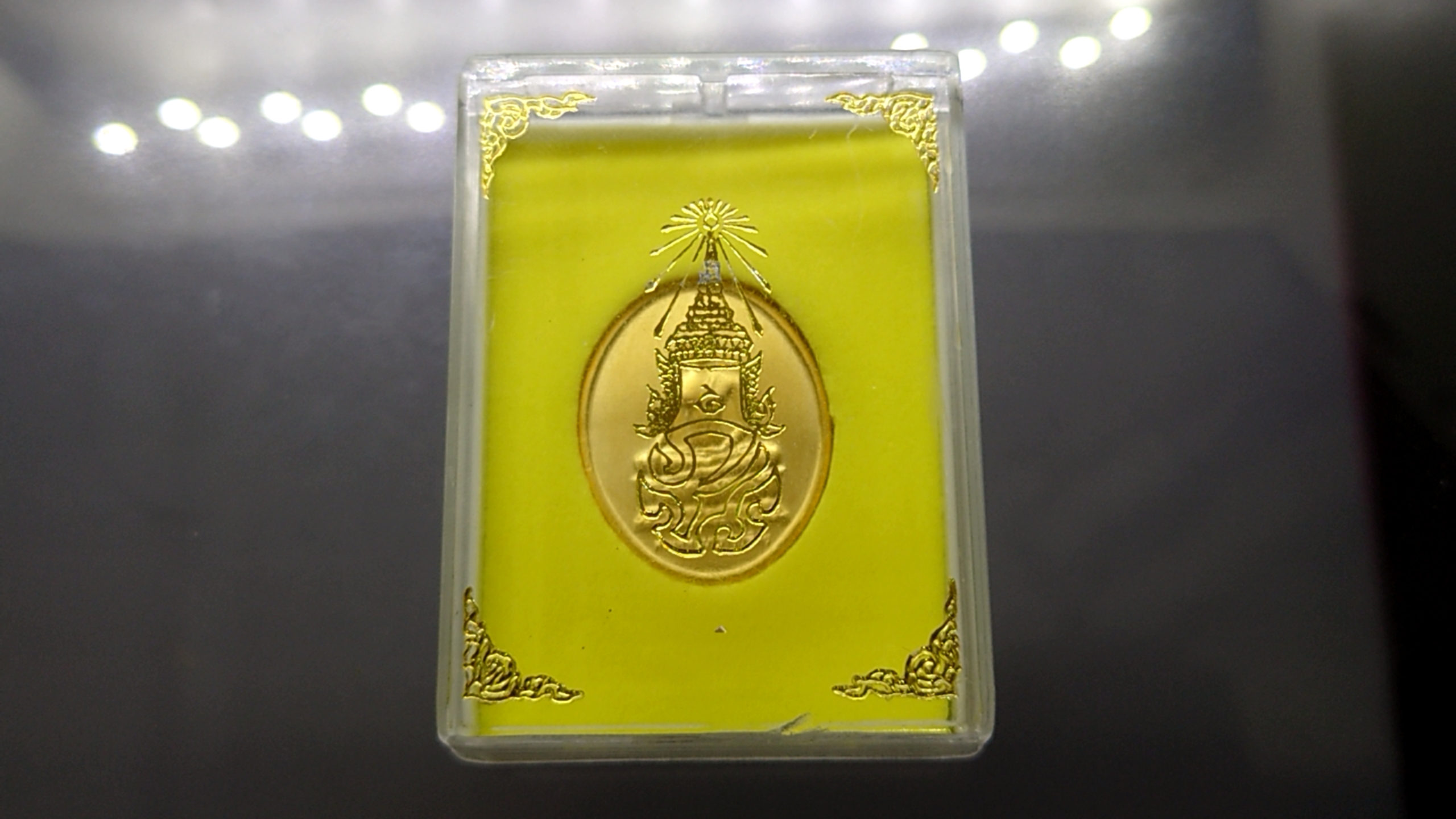 เหรียญพระพุทธนวราชบพิตร หลัง ภปร ที่ระลึก 72 ปี สภากาชาดไทย 2529 พร้อมกล่องเดิม