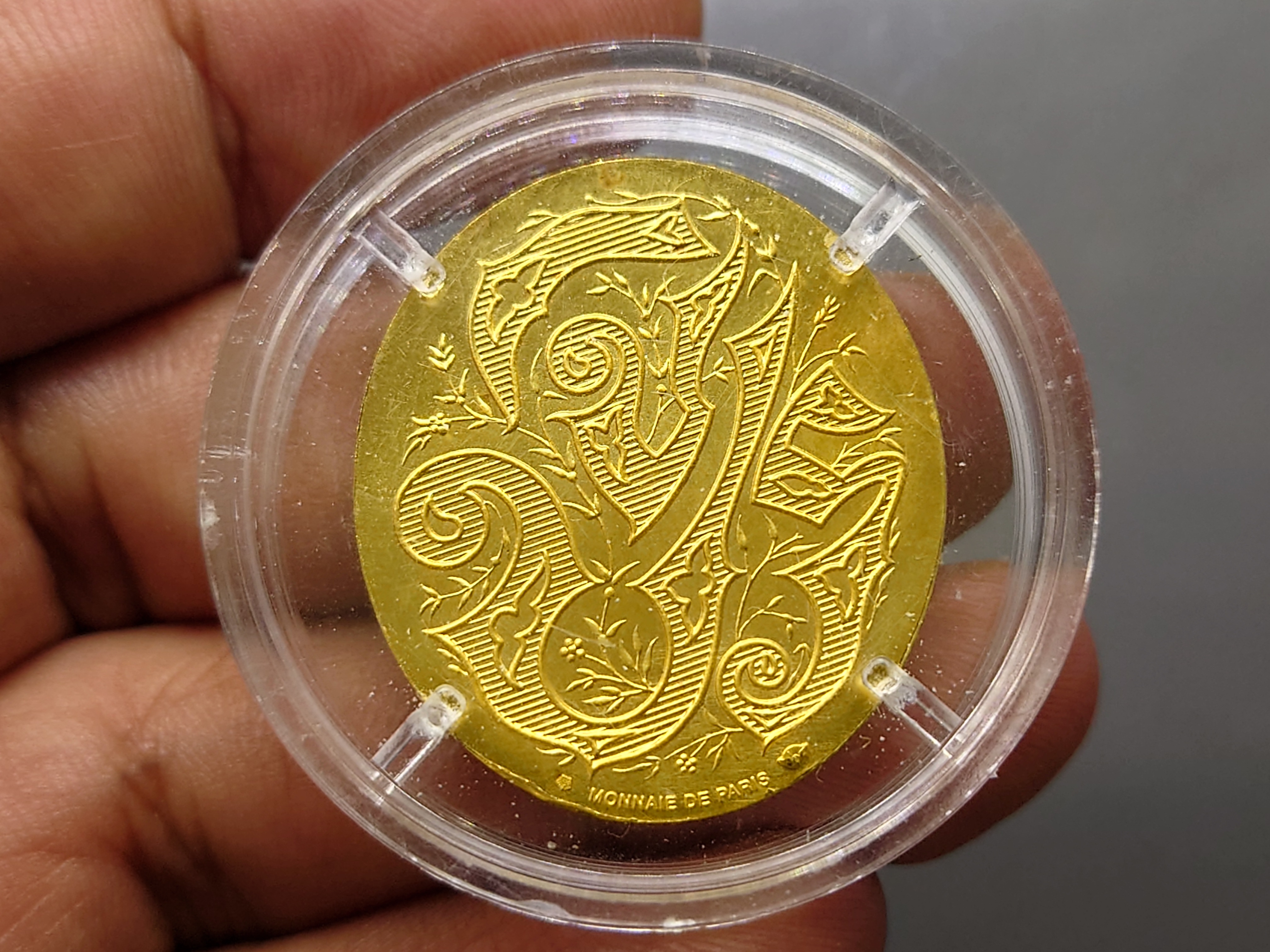 เหรียญรัชกาลที่5 หลัง จปร.(ชุด3เหรียญ เนื้อทองคำ 99.99% หนัก 30 กรัม เนื้อเงิน ทองแดง)บล็อกโมเน่ร์ เดอ ปารีส รุ่นกาญจนาภิเษก ปี2539 พร้อมกล่องเดิม