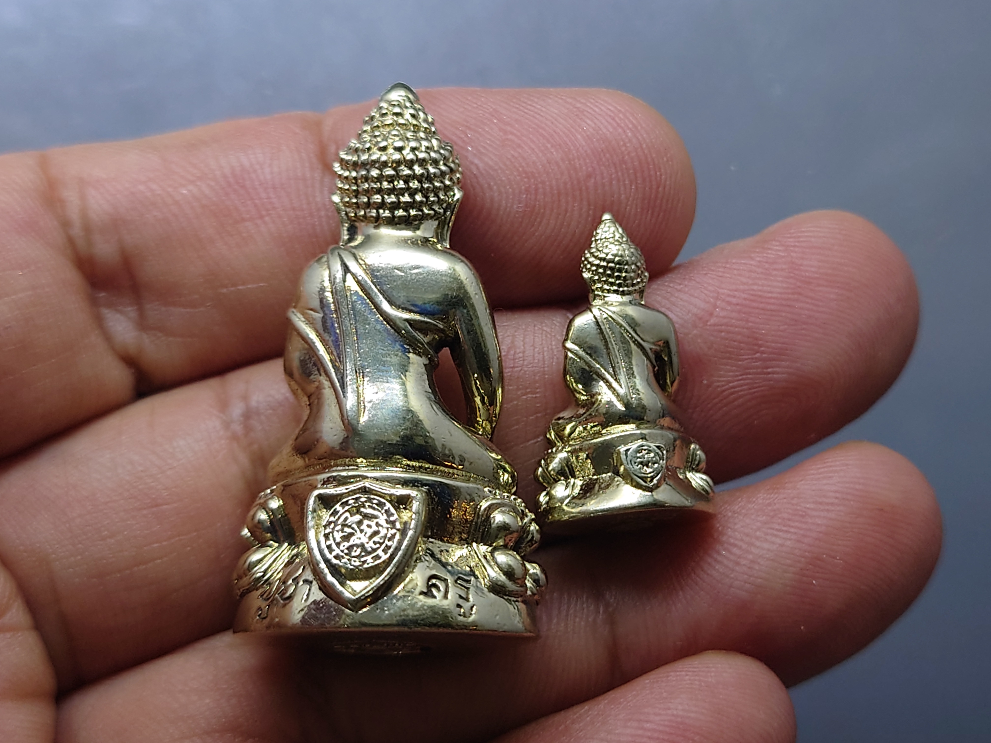 พระกริ่ง อ.น.ศ.90 ปี(อำนวยศิลป์)เนื้ออัลปาก้า รุ่นบูชาครู พระชัยวัฒน์ รุ่นอยู่ที่ใดชัยต้องมี สมเด็จพระวันรัต ท่านเจ้าคุณธงชัย วัดบวรนิเวศฯ พ.ศ.2559 พร้อมกล่องเดิม