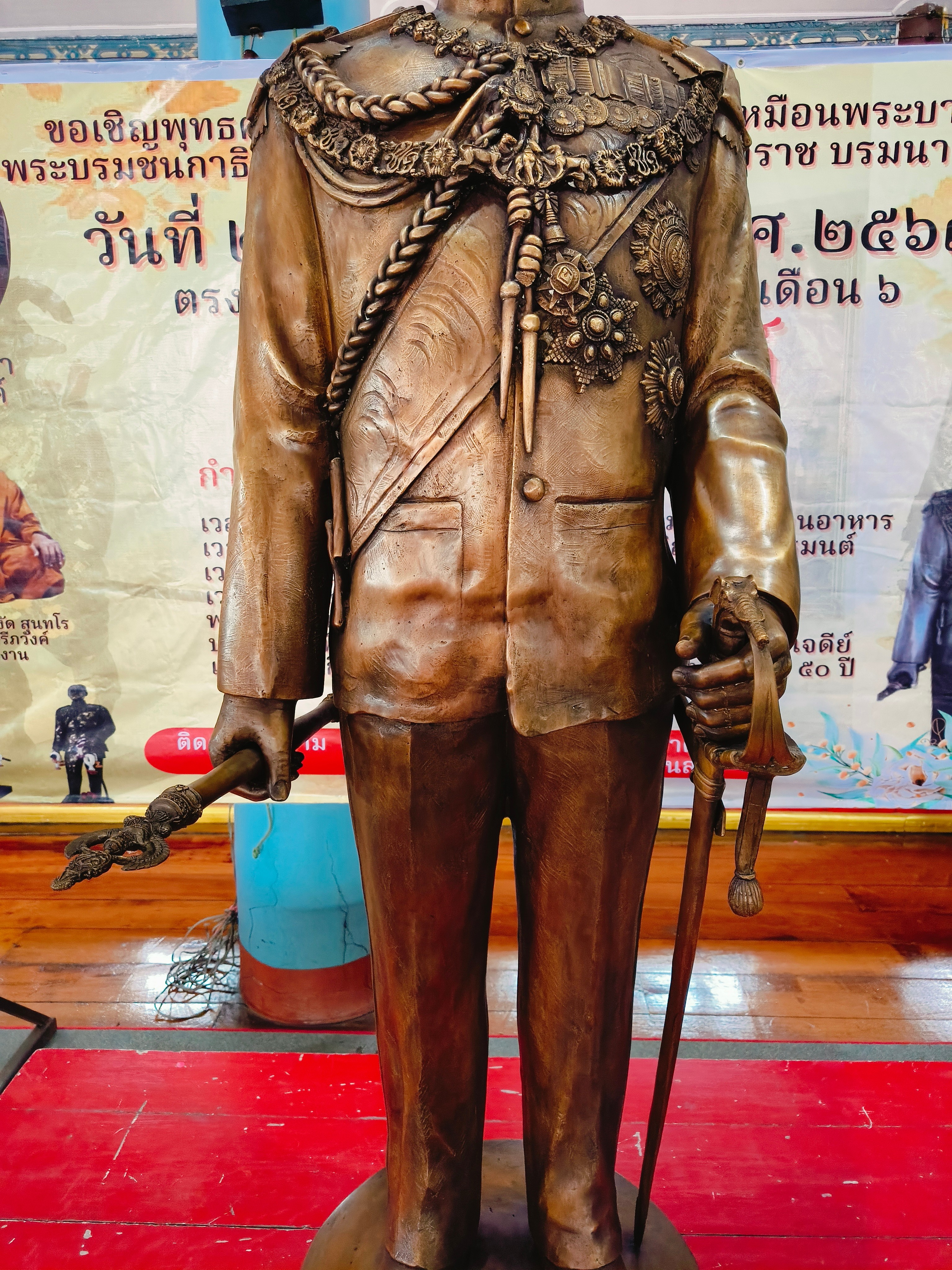 รูปหล่อ ร.9 รัชกาลที่ 9 เต็มองค์ สูง 180 cm.