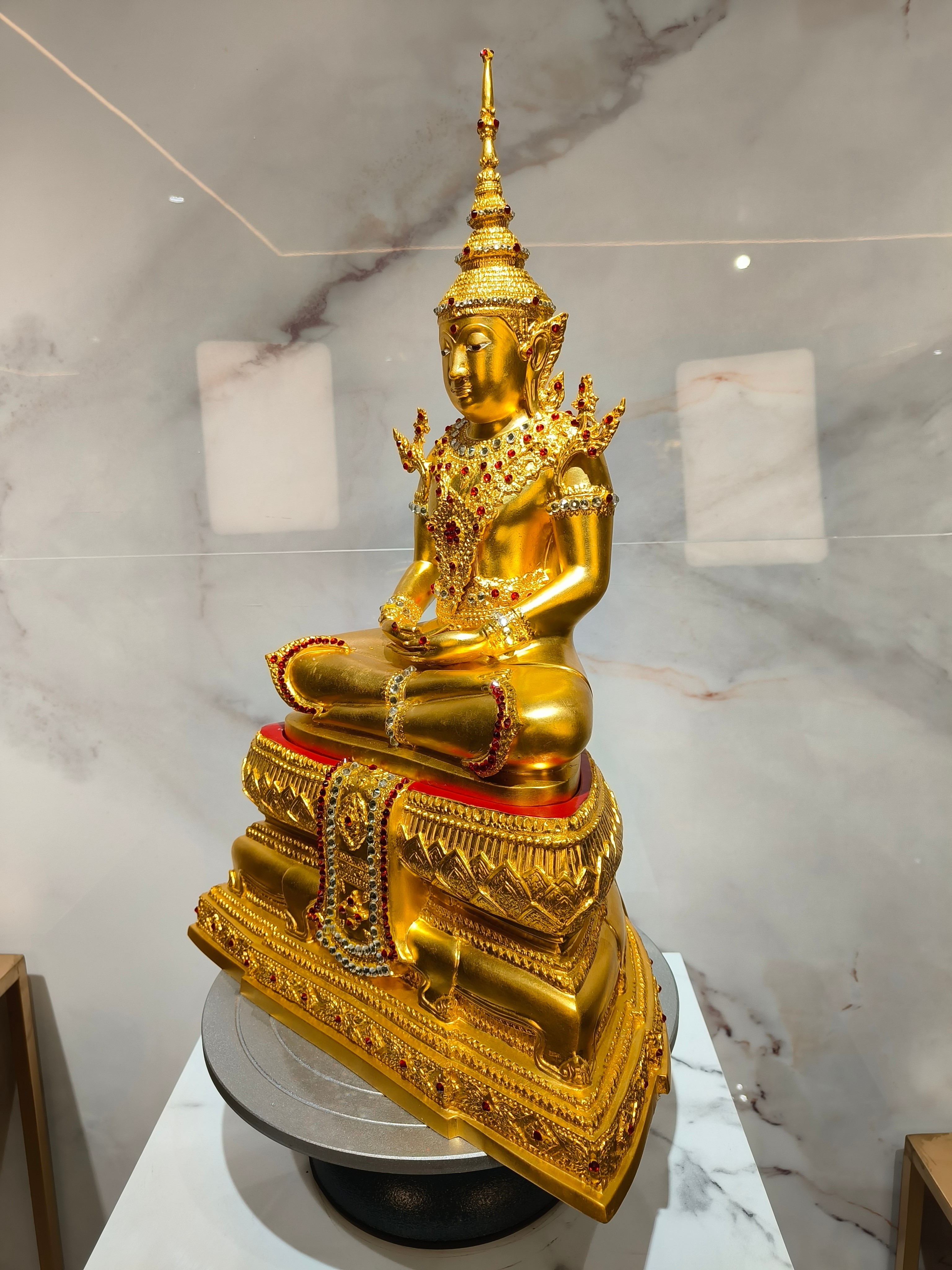 พระพุทธรูป พระแก้วมรกต ทรงเครื่องฤดูร้อน หน้าตัก 9 นิ้ว
