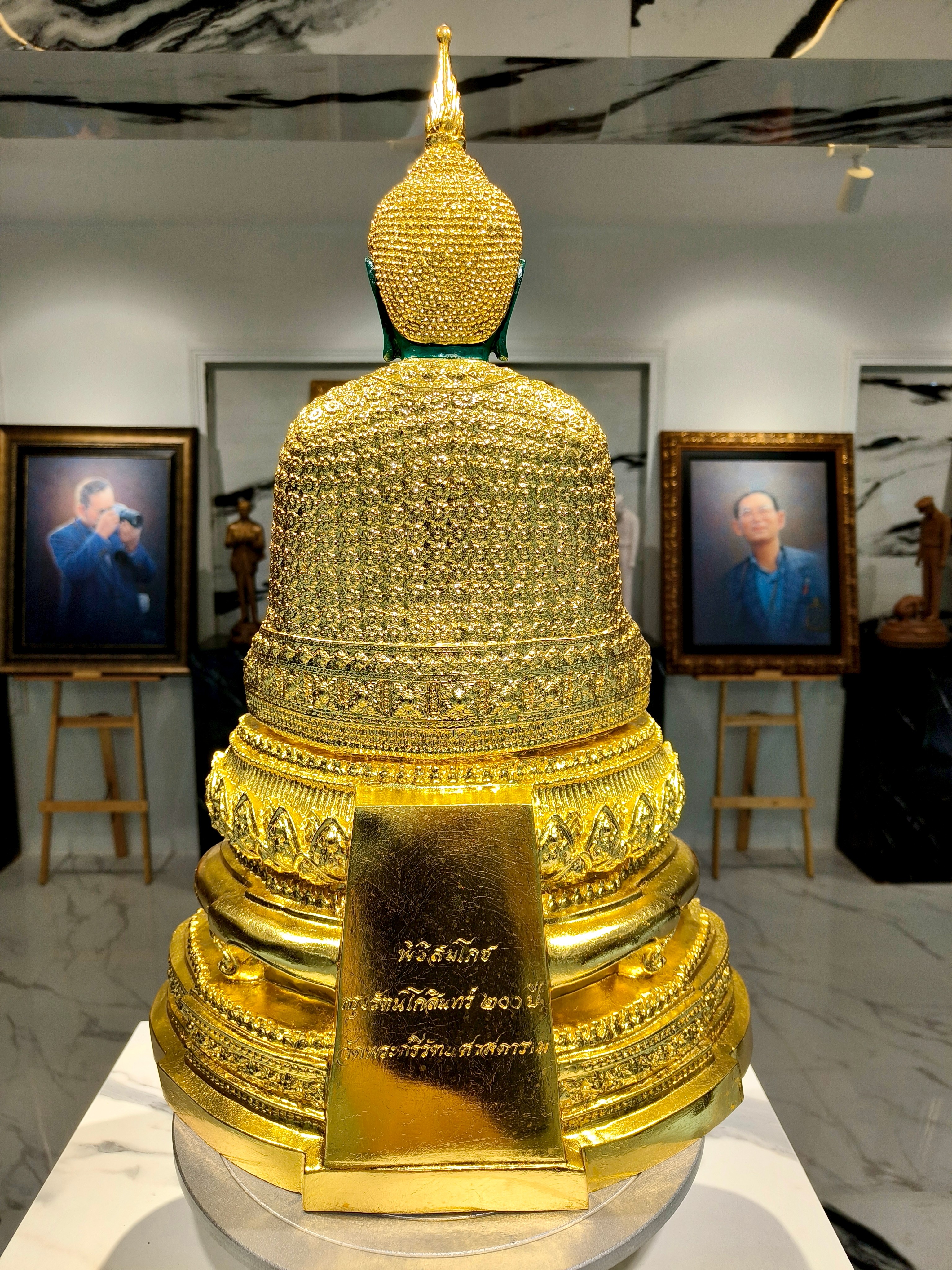 พระพุทธรูป พระแก้วมรกต ทรงเครื่องฤดูหนาว หน้าตัก 9 นิ้ว พิธีสมโภช กรุงรัตนโกสินทร์ 200 ปี วัดพระศรีรัตนศาสดาราม พ.ศ.2525