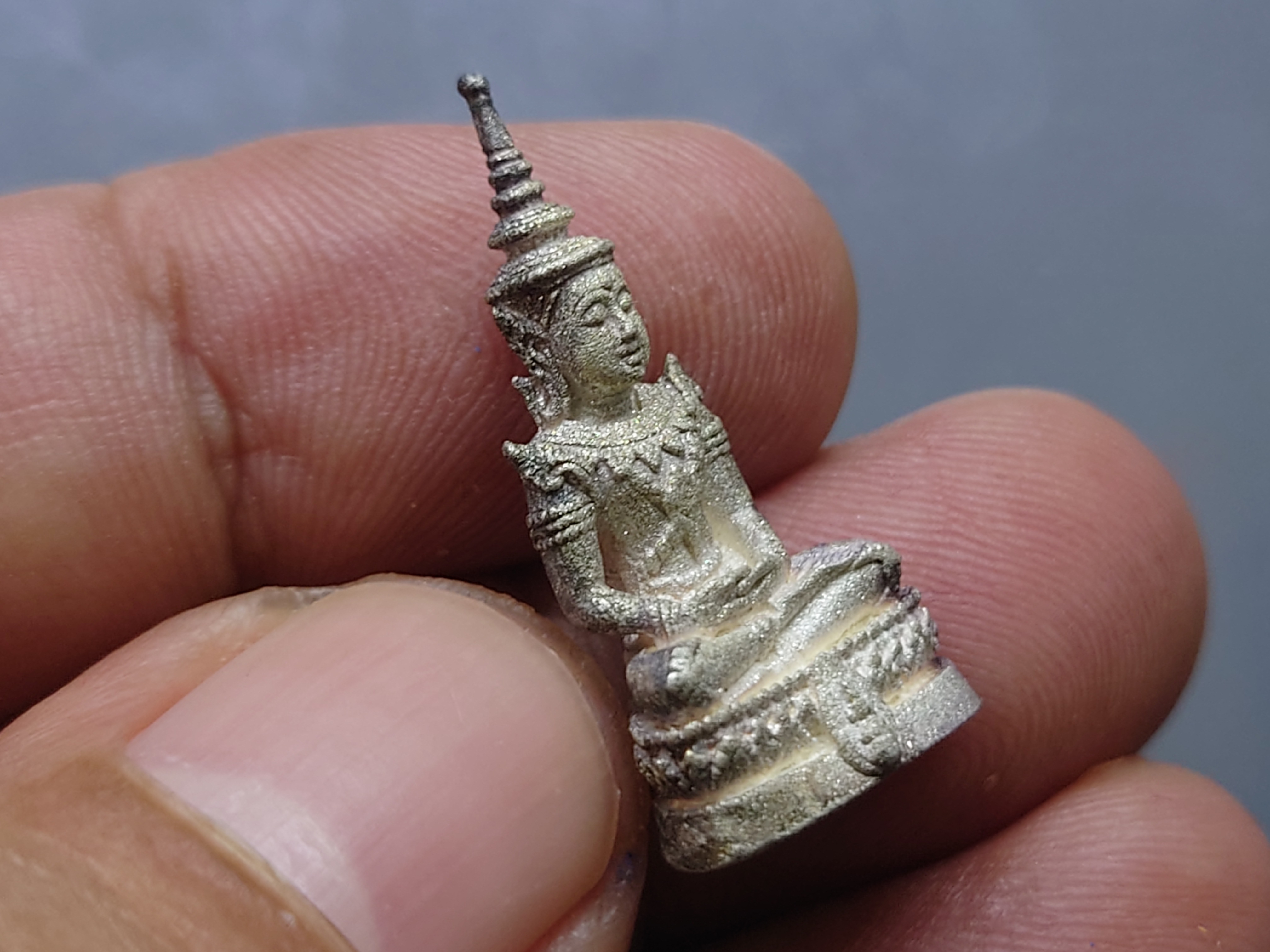 พระแก้วมรกต สธ.ทรงฤดูร้อน ลอยองค์ เนื้อเงินพ่นทราย สมเด็จพระเทพฯจัดสร้าง วัดบวรนิเวศวิหาร ปี 2538 พร้อมกล่องเดิม รับประกันแท้