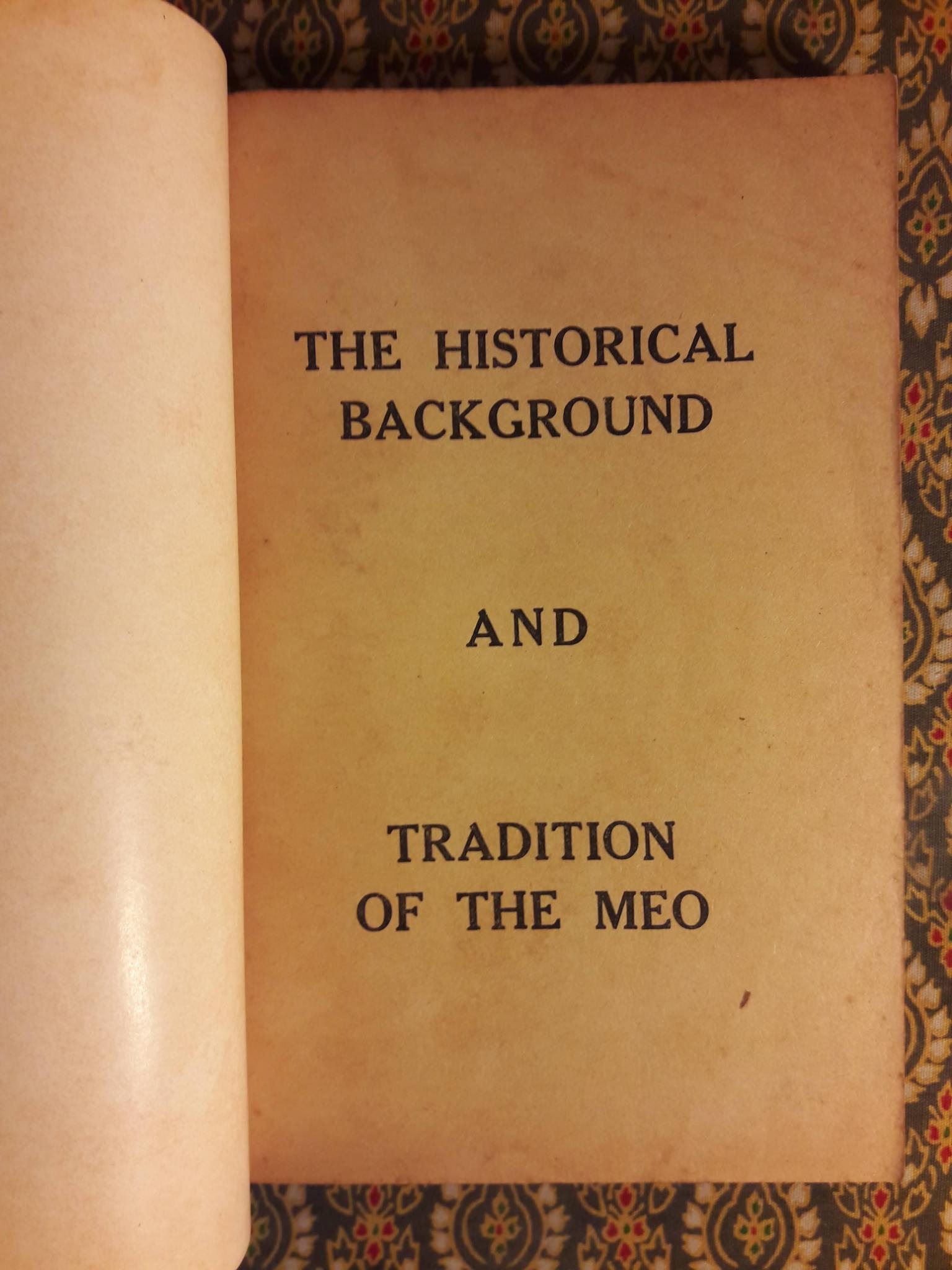ประวัติและประเพณีชาวเขาเผ่าแม้ว ฉบับสองภาษาไทย - อังกฤษ