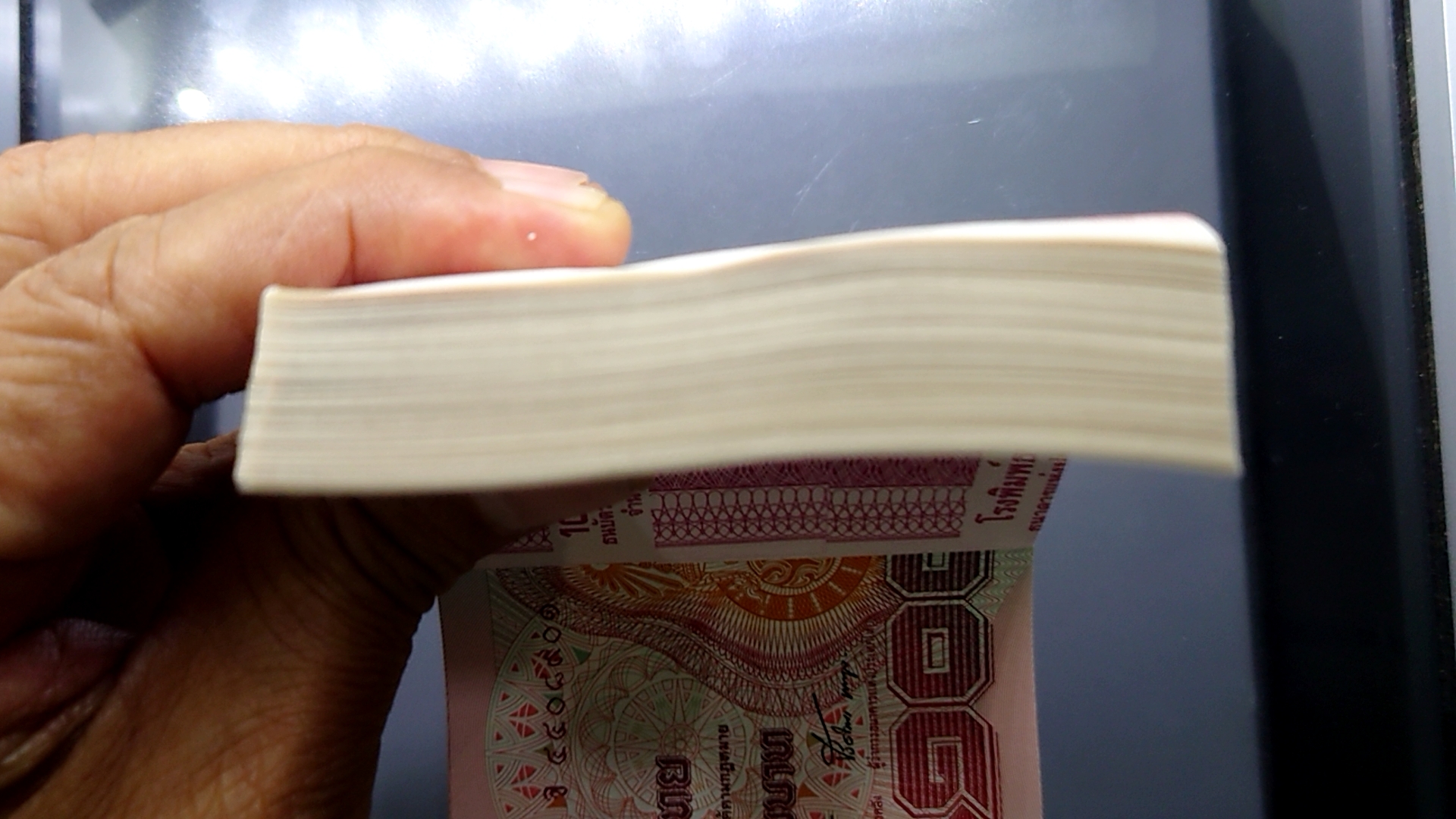 ธนบัตร 100 บาท แบบ 14 (ยกแหนบ 100 ใบ) เรียงเลข หลังโรงเรียนเลิก รัชกาลที่9 ปี ไม่ผ่านใช้ สภาพสวย