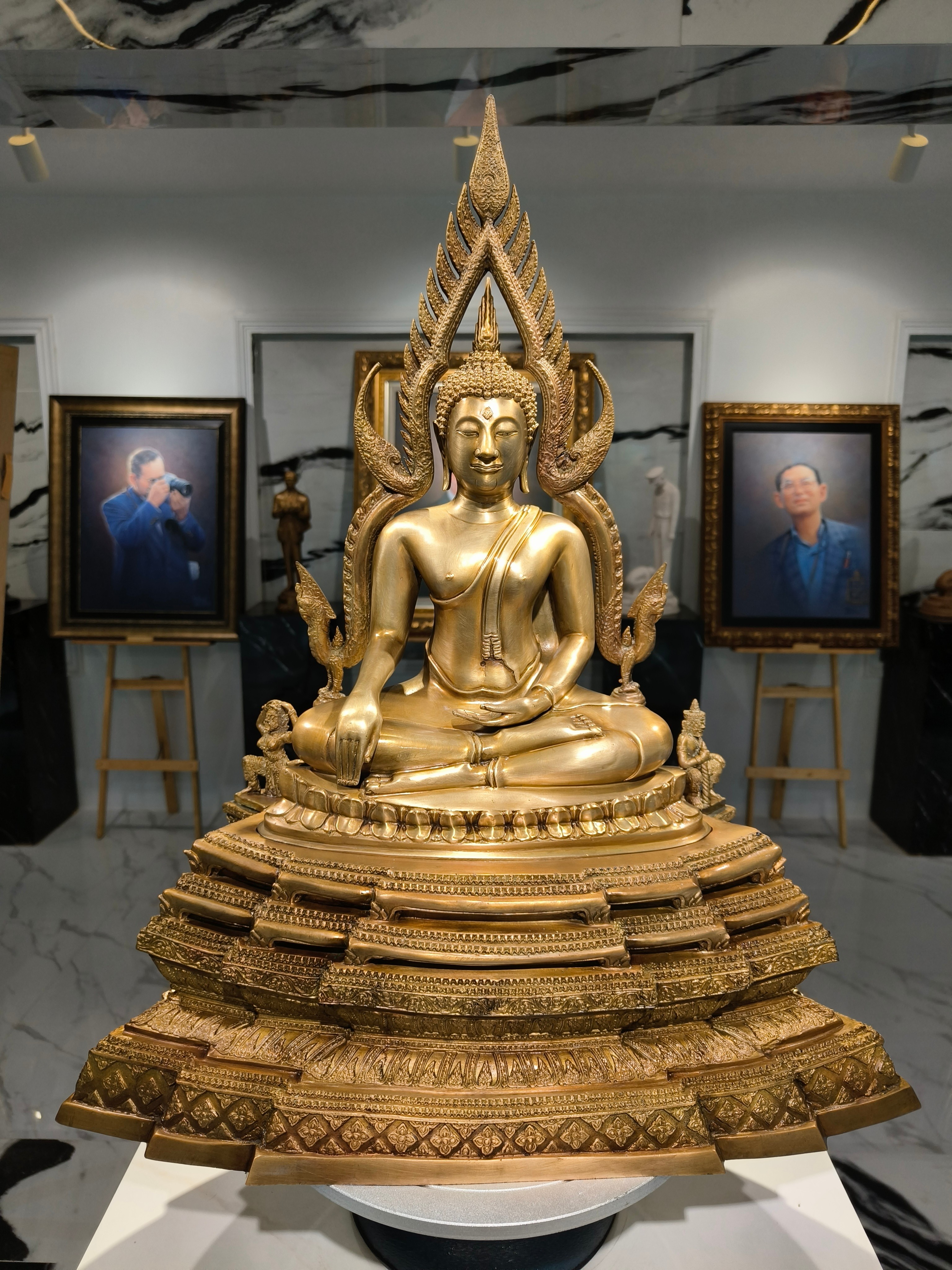 พระพุทธรูป พระพุทธชินราช ฐานสูง หน้าตัก 9 นิ้ว วัดพระศรีรัตนมหาธาตุวรมหาวิหาร จ.พิษณุโลก จัดสร้าง ปี พ.ศ.2539