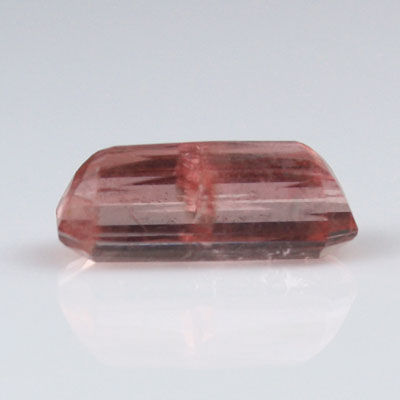 **ขายแล้ว**โรโดโครไซต์ (Rhodochrosite) 0.65 กะรัต เจียระไนเหลี่ยม หายาก สีชมพูอมส้ม