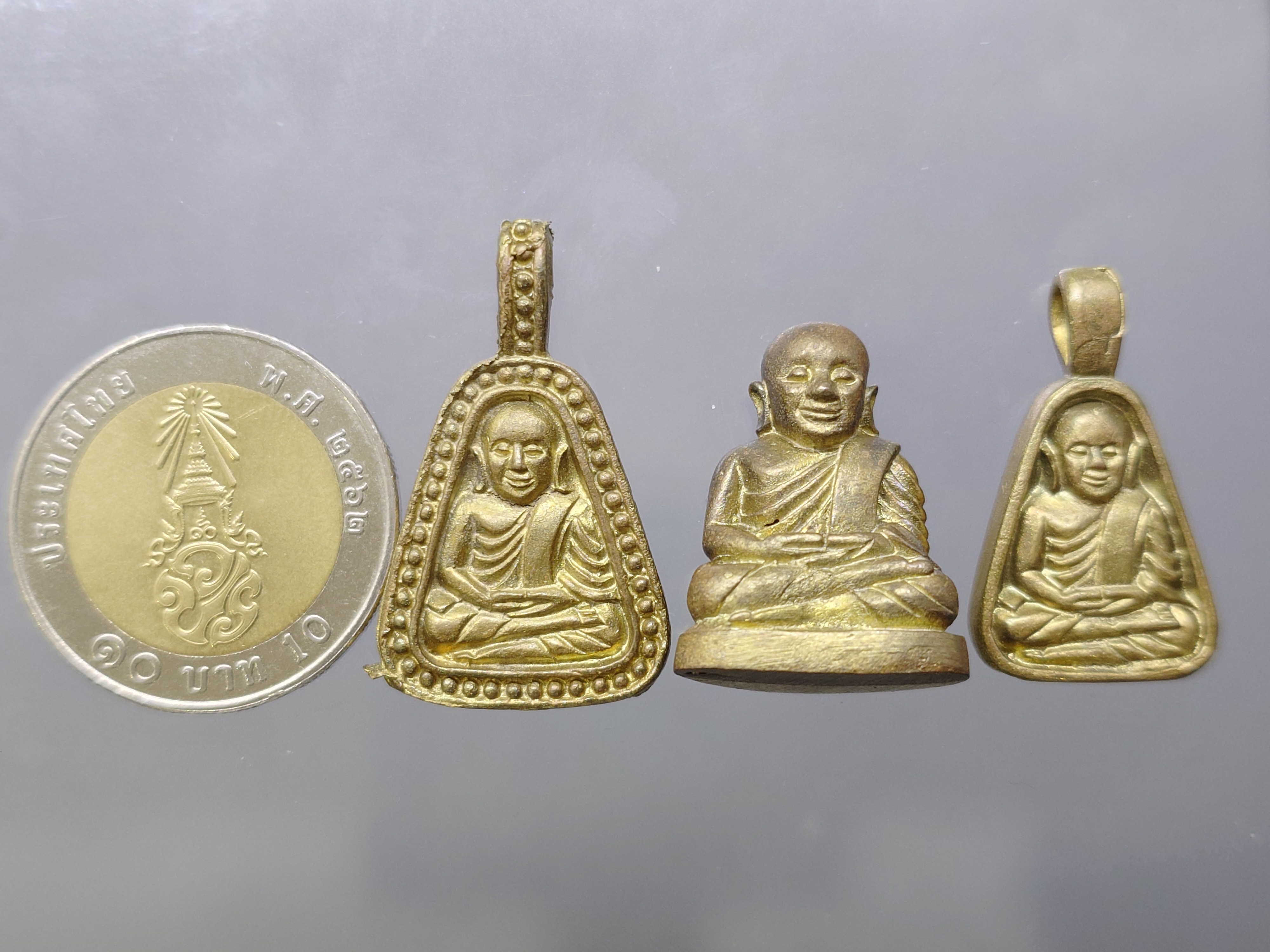 หลวงพ่อเงิน วัดบางคลาน (ชุด 3 องค์ ปี45) รุ่นเมตตา บารมี เนื้อทองเหลือง มหาพุทธาภิเษก ณ มณฑลพิธีอุโบสถ วัดหิรัญญาราม พ.ศ.2545 พร้อมตลับเดิม