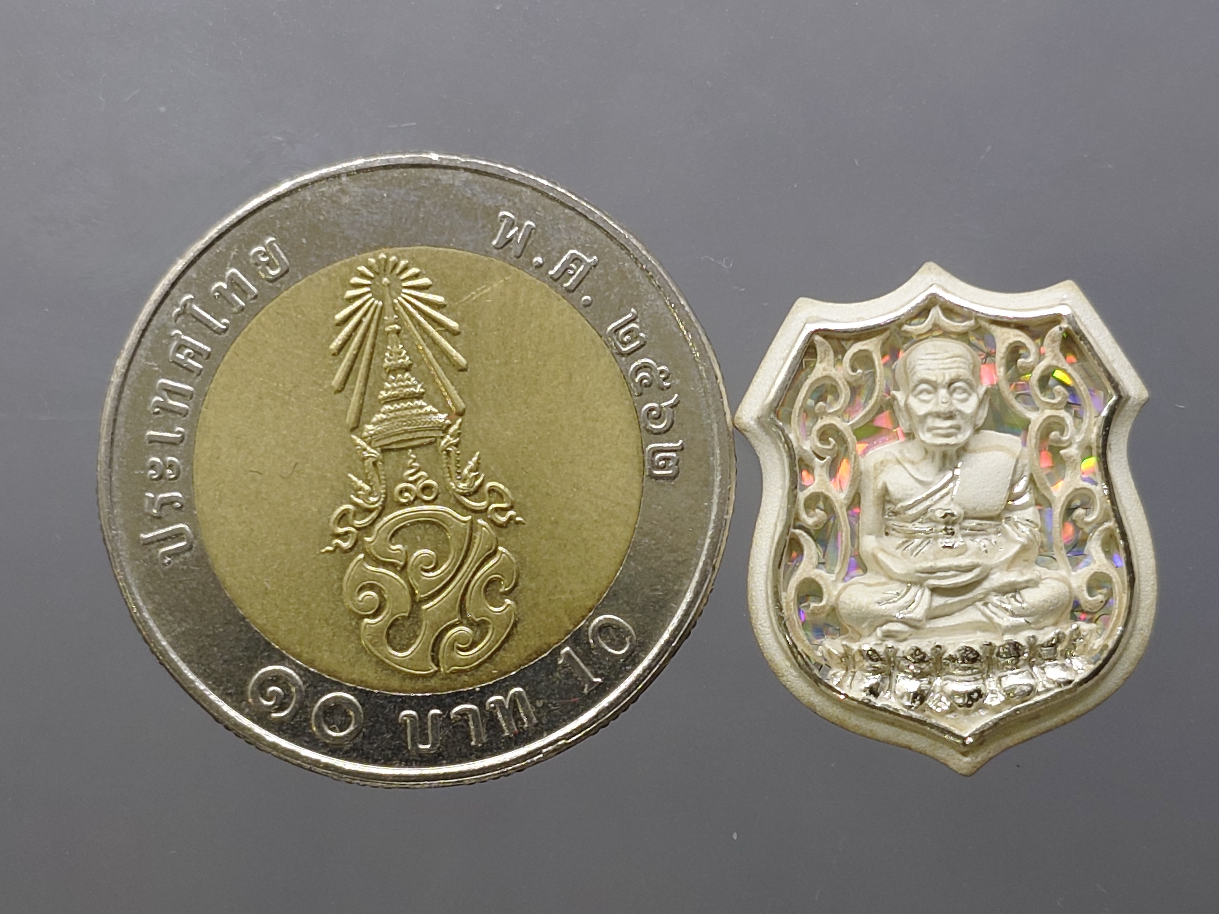 เหรียญหลวงปู่ทวด เนื้อเงิน รุ่นมงคลบารมี วัดประสาทบุญญาวาส พิมพ์อาร์ม เล็ก ขนาด 2 เซน พ.ศ.2545 พร้อมกล่องเดิม