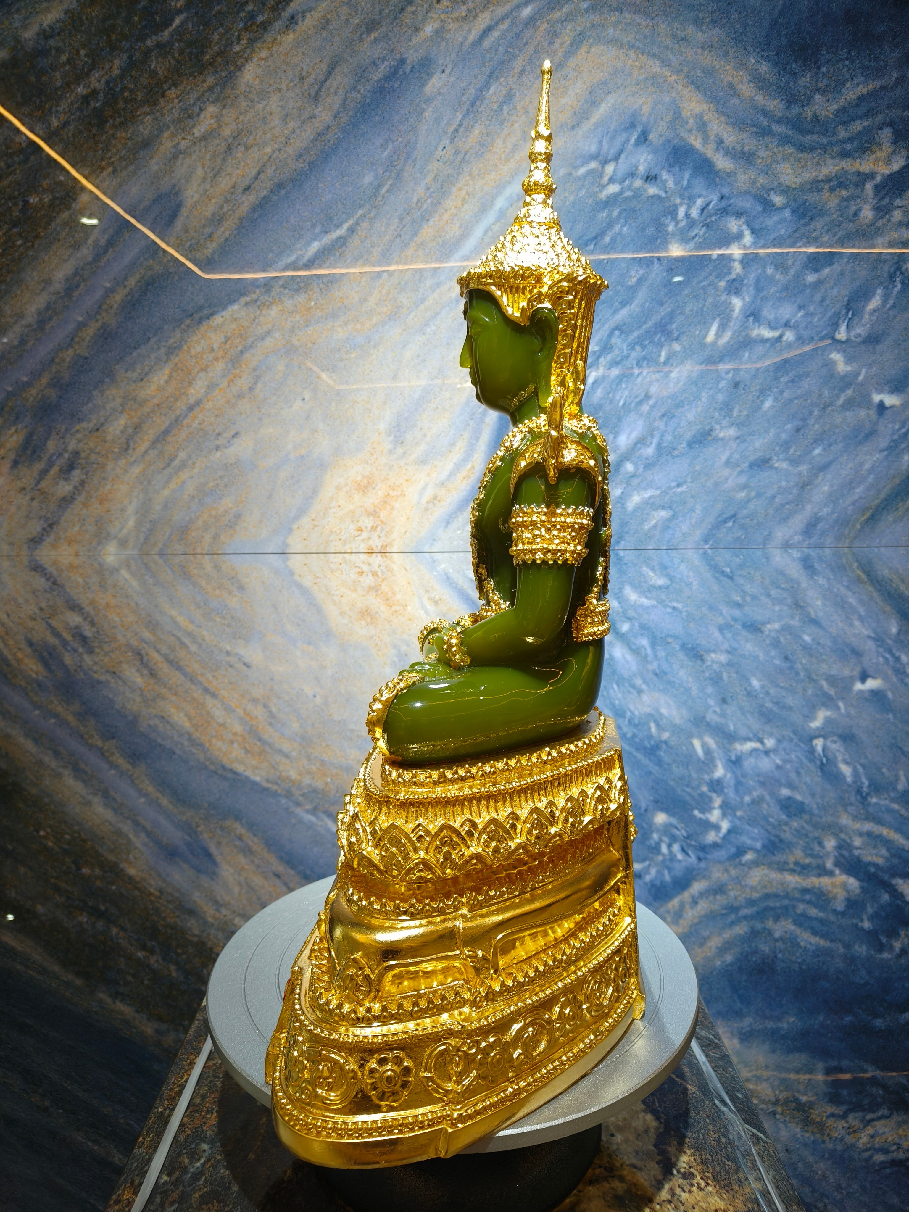 พระพุทธรูป พระแก้วมรกต ทรงเครื่องฤดูร้อน หน้าตัก 9 นิ้ว