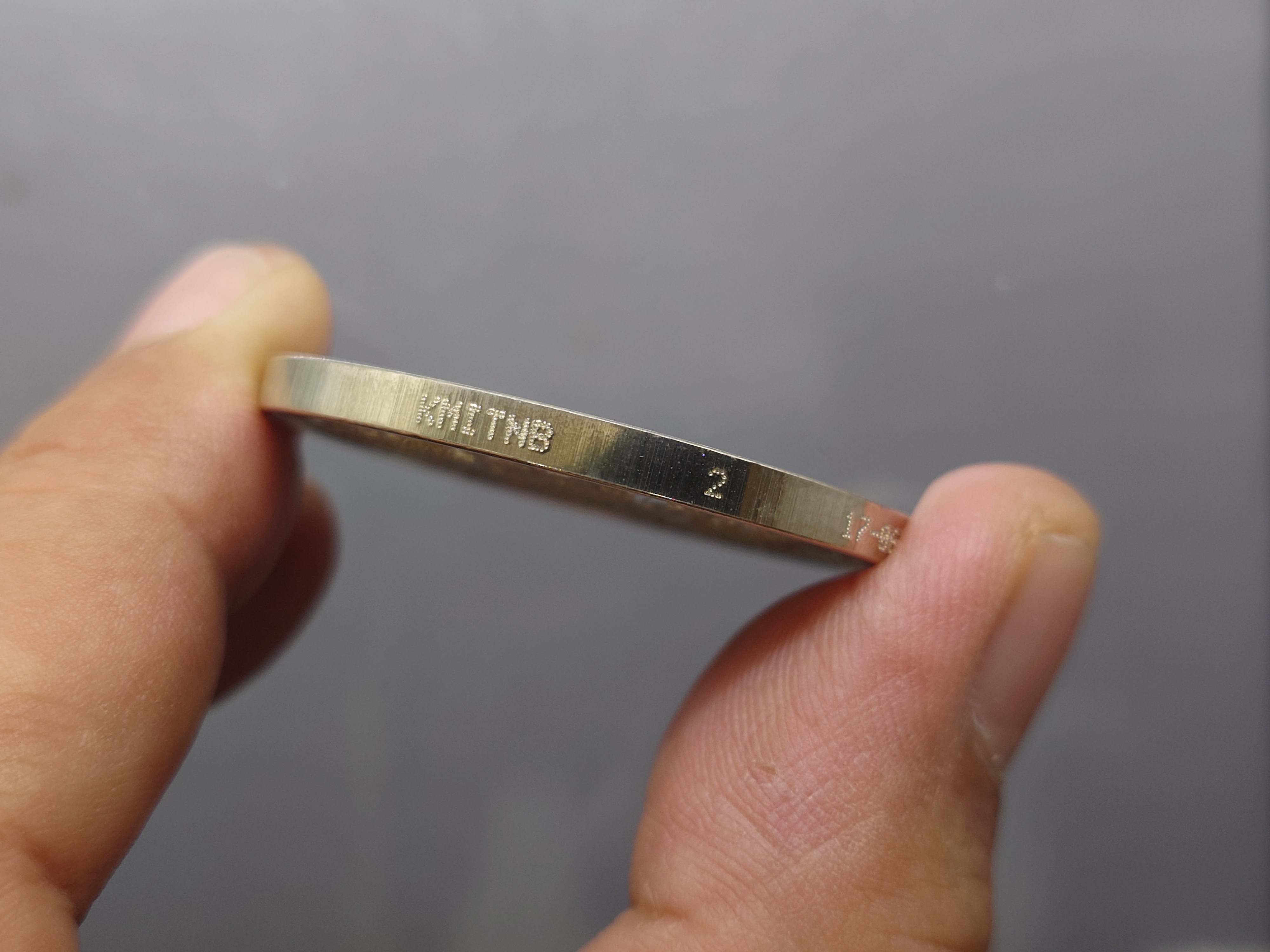 พระแก้วมรกตเครื่องทรง 3 ฤดู พระจอมเกล้าๆ เนื้อเงินขัดเงา ขนาด 4 ซ.ม.ปี2538 พร้อมกล่องเดิม