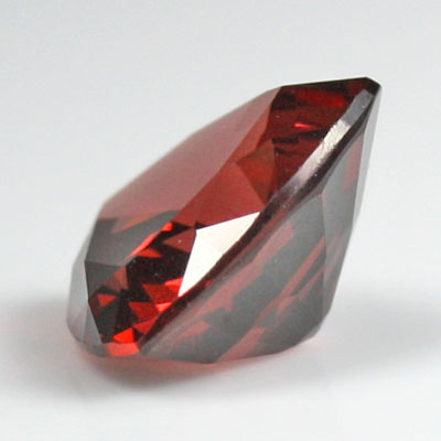 **ขายแล้ว**โกเมนสีม่วงเเดงหรือโรโดไลท์ (Rhodolite Garnet) 1.71 กะรัต รูปร่างดี ไฟดี