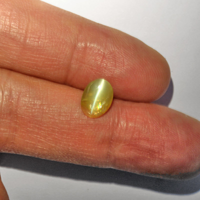 คริสโซเบริลตาแมวหรือไพฑูรย์ (Cat's eye Chrysoberyl) 1.61 กะรัต จากอินเดีย