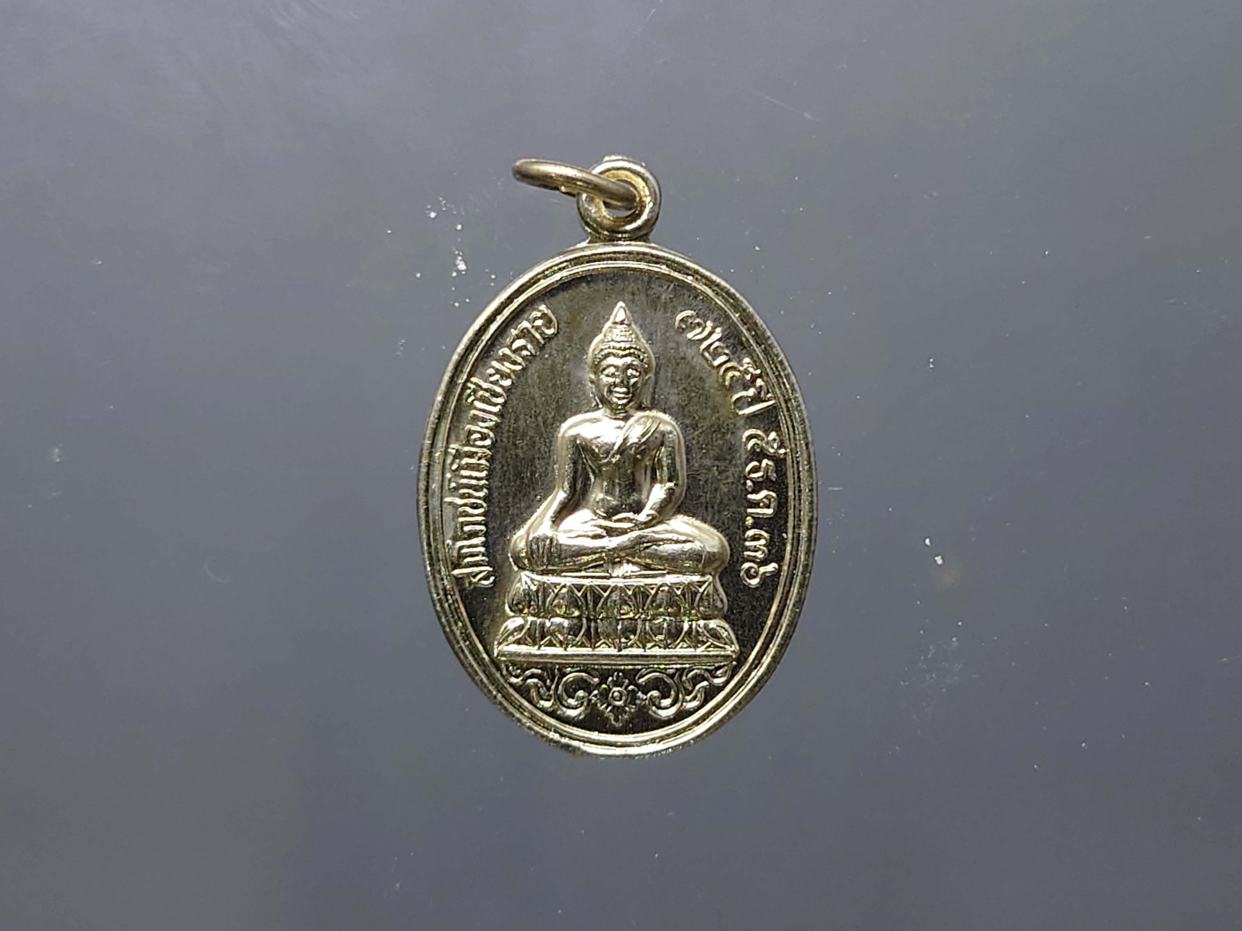 เหรียญสมโภชน์เมืองเชียงราย 725 ปี เนื้ออัลปาก้า ที่ระลึกงานกฐิณพระราชทาน วัดพระสิงห์ จ.เชียงราย ปี2540 พร้อมตลับเดิม