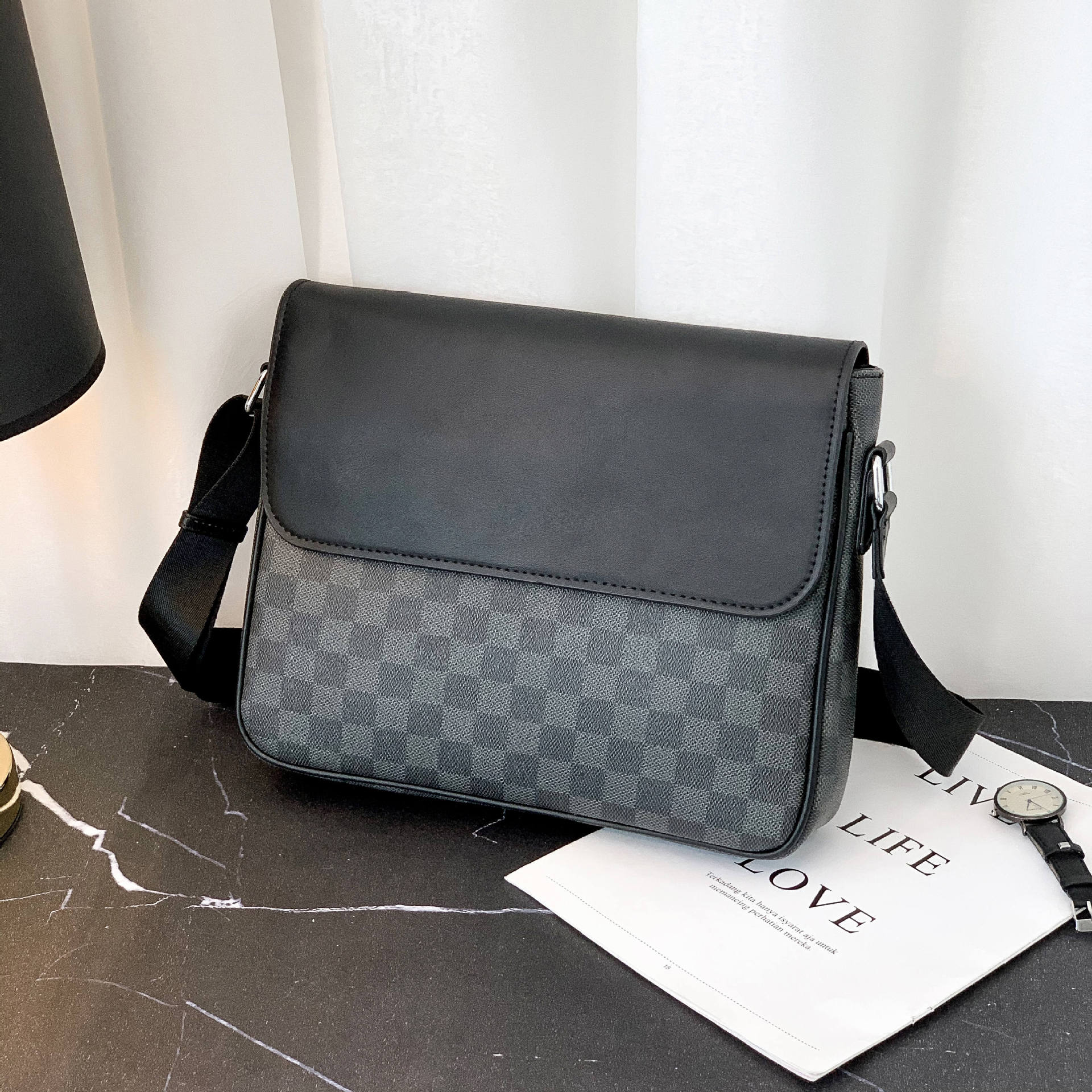 กระเป๋าสะพายข้างผู้ชาย รหัส A020