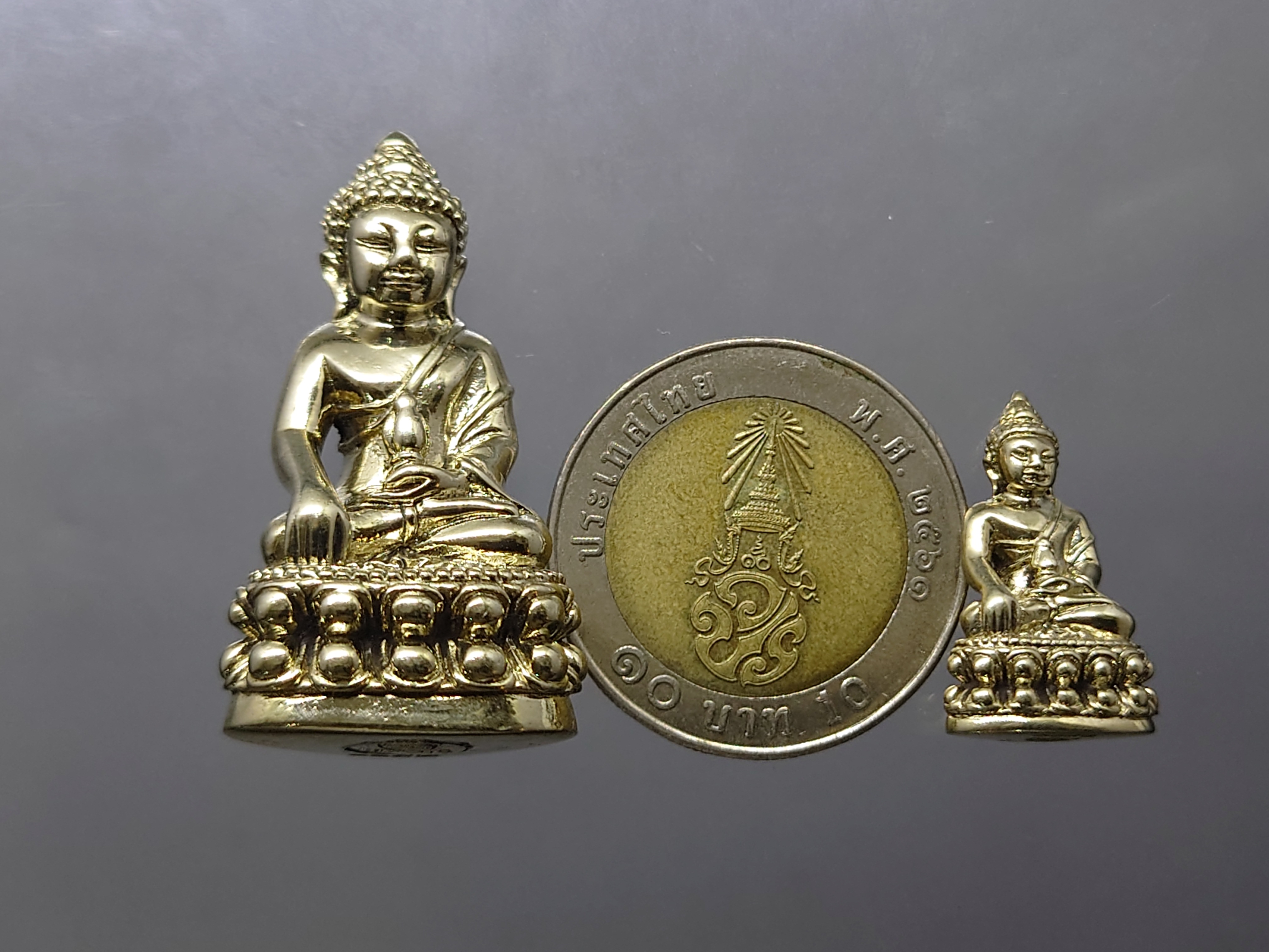 พระกริ่ง อ.น.ศ.90 ปี(อำนวยศิลป์)เนื้ออัลปาก้า รุ่นบูชาครู พระชัยวัฒน์ รุ่นอยู่ที่ใดชัยต้องมี สมเด็จพระวันรัต ท่านเจ้าคุณธงชัย วัดบวรนิเวศฯ พ.ศ.2559 พร้อมกล่องเดิม