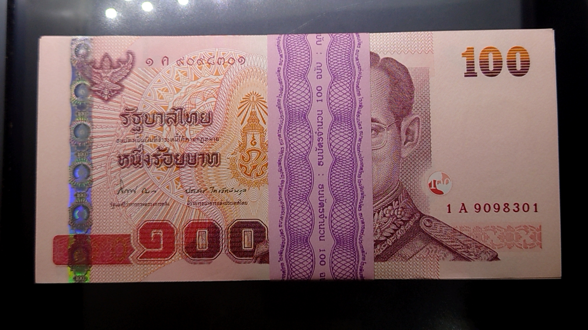 ธนบัตร 100 บาท (ยกแหนบ 100 ใบ เรียงเลข มีเลข 9หน้า 9 หลัง) แบบ 15 รุ่น 2 (เลิกทาส) ปี2540 ไม่ผ่านใช้ สภาพสวย