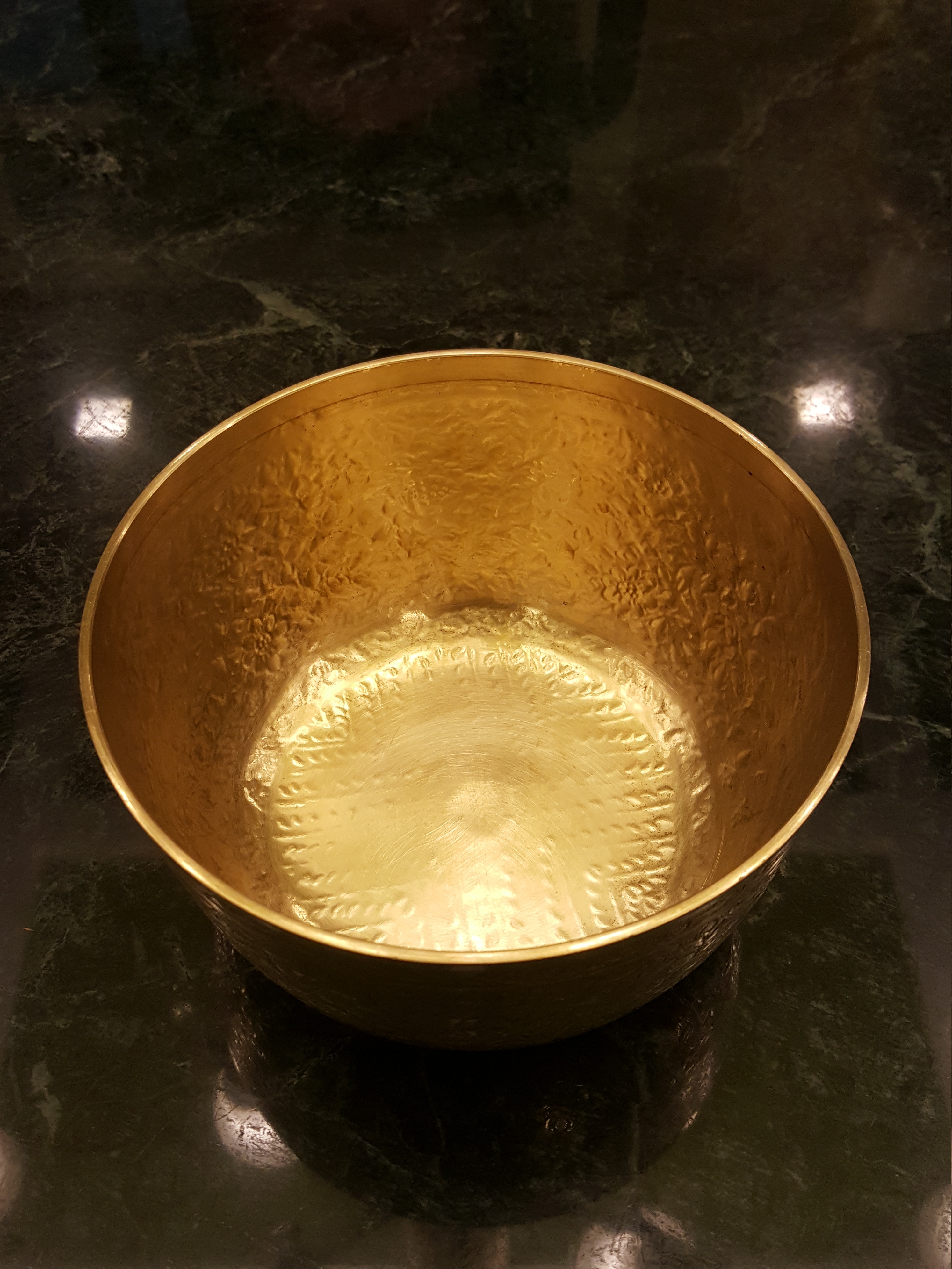 ขันพานรองตักบาตรทองเหลืองแกะลายพร้อมทัพพี สมัยอยุธยา ขนาด 5,6,7,8,9,10,12 นิ้ว เครื่องทองเหลือง