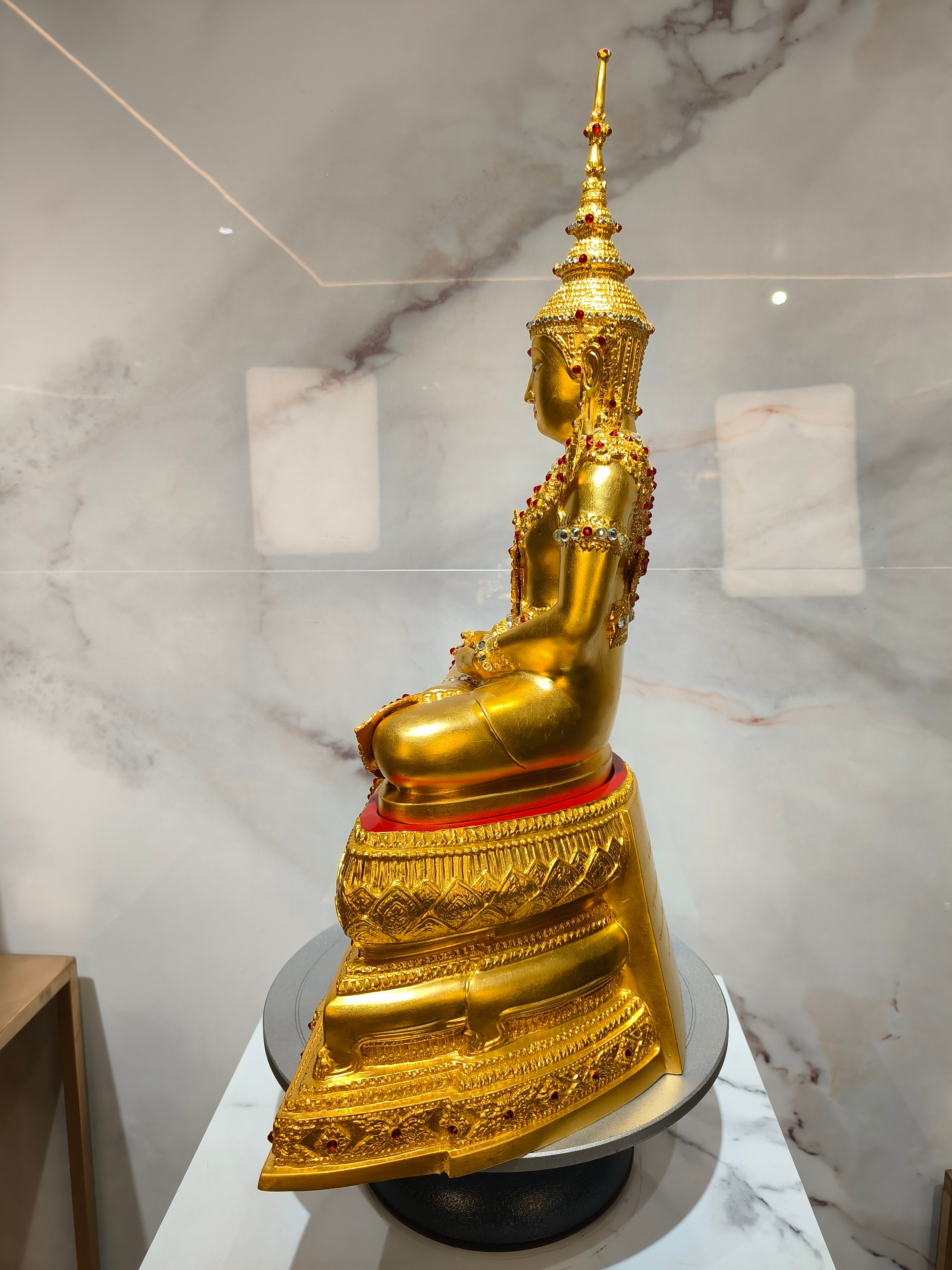 พระพุทธรูป พระแก้วมรกต ทรงเครื่องฤดูร้อน หน้าตัก 9 นิ้ว
