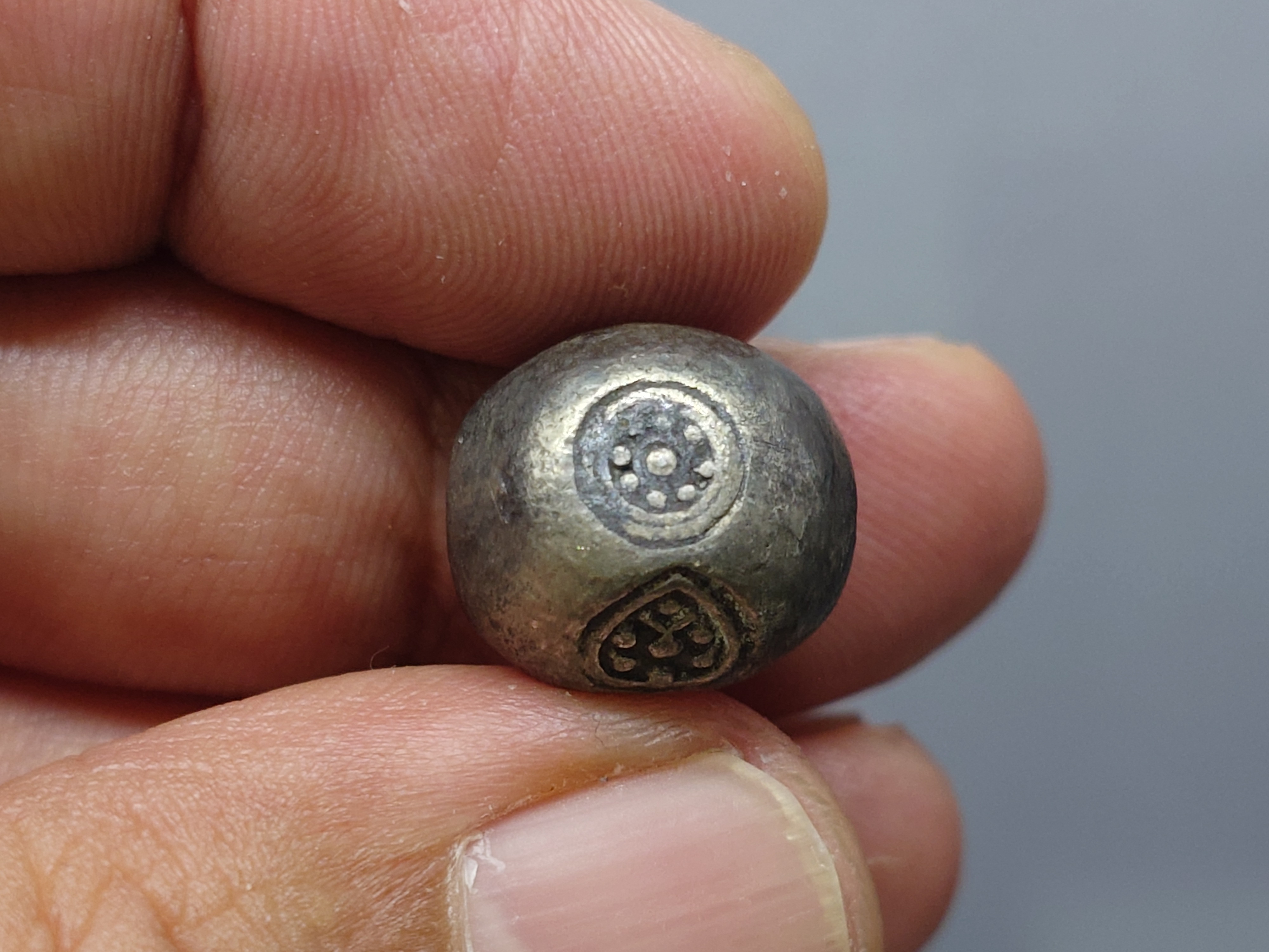 พดด้วง ขนาด 1 บาท ตราพุ่มข้าวบิณฑ์ สมัยอยุธยา สภาพสวย