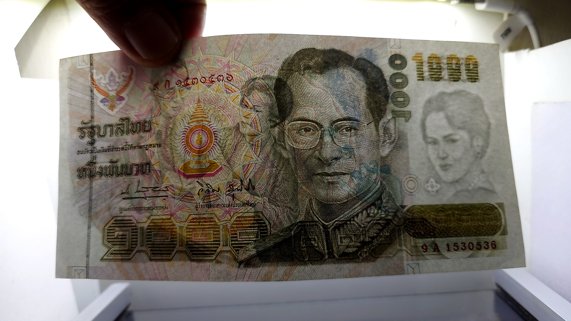 ธนบัตร 1000 บาท (ลายน้ำราชินี) ที่ระลึกสมเด็จพระนางเจ้าพระบรมราชินีนาถ เฉลิมพระชนมพรรษาครบ 5 รอบ รัชกาลที่9 ปี2535 ไม่ผ่านใช้