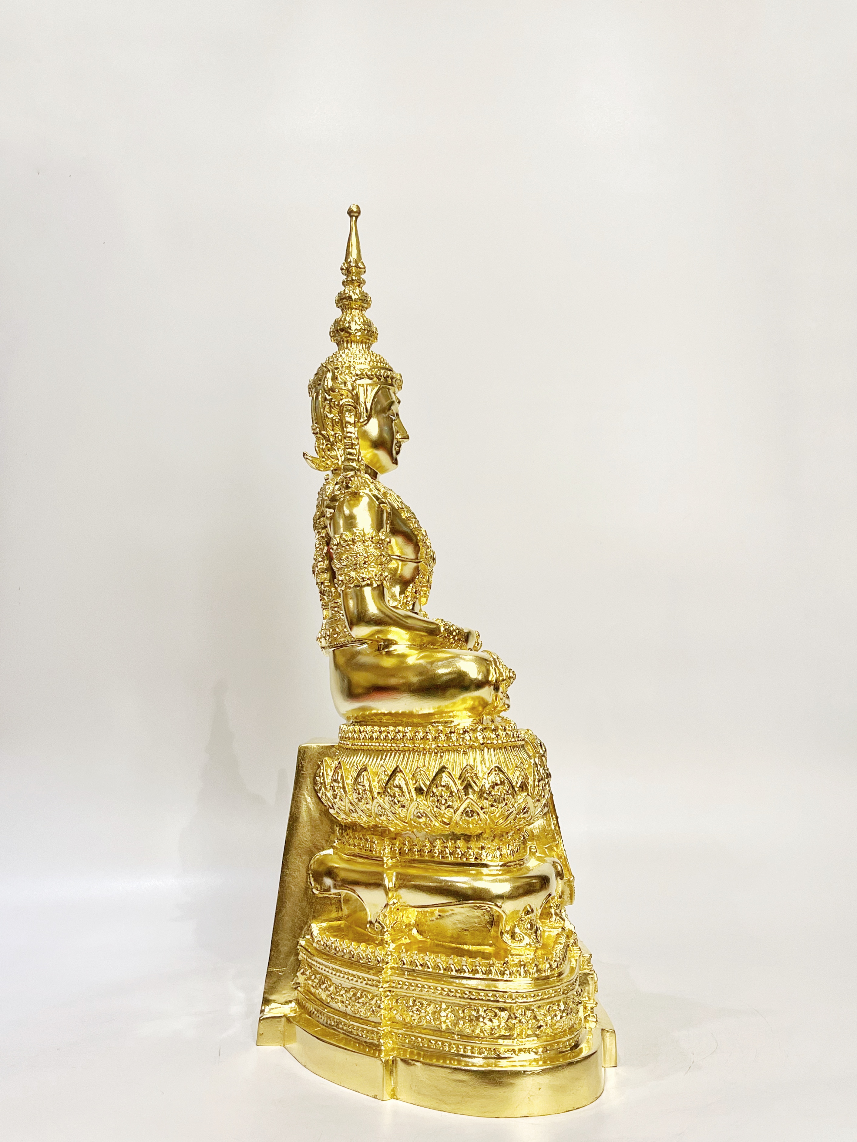 พระแก้วมรกต ทรงเครื่องฤดูร้อน หน้าตัก 9 นิ้ว พิธี วัดพระแก้ว จ.เชียงราย พ.ศ.2563