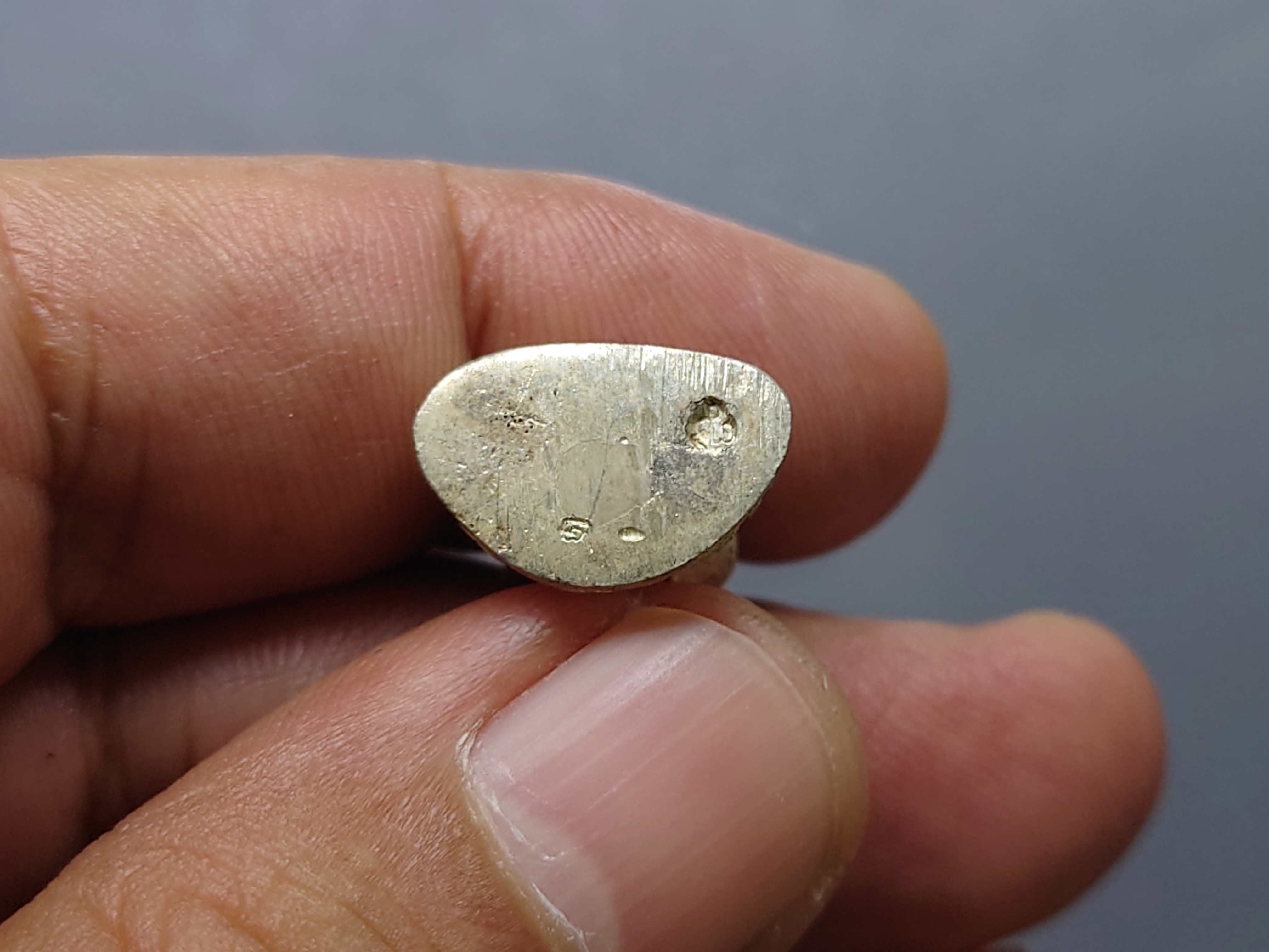 พระกริ่งไพรีพินาศ ญสส.เนื้อเงิน ขนาดสูง 2.8 ซ.ม.วัดบวรนิเวศวิหาร ปี2538 พร้อมกล่องเดิม