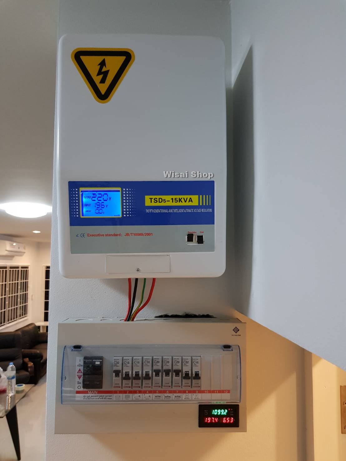 SOLID เครื่องปรับแรงดันไฟฟ้าอัตโนมัติ แบบติดผนัง Wall Type Automatic Voltage Stabilizer / Regulator 220 VAC ขนาด 3KVA / 5KVA / 15KVA รุ่น TSD-3KVA / TSD-5KVA/ TSD-15KVA