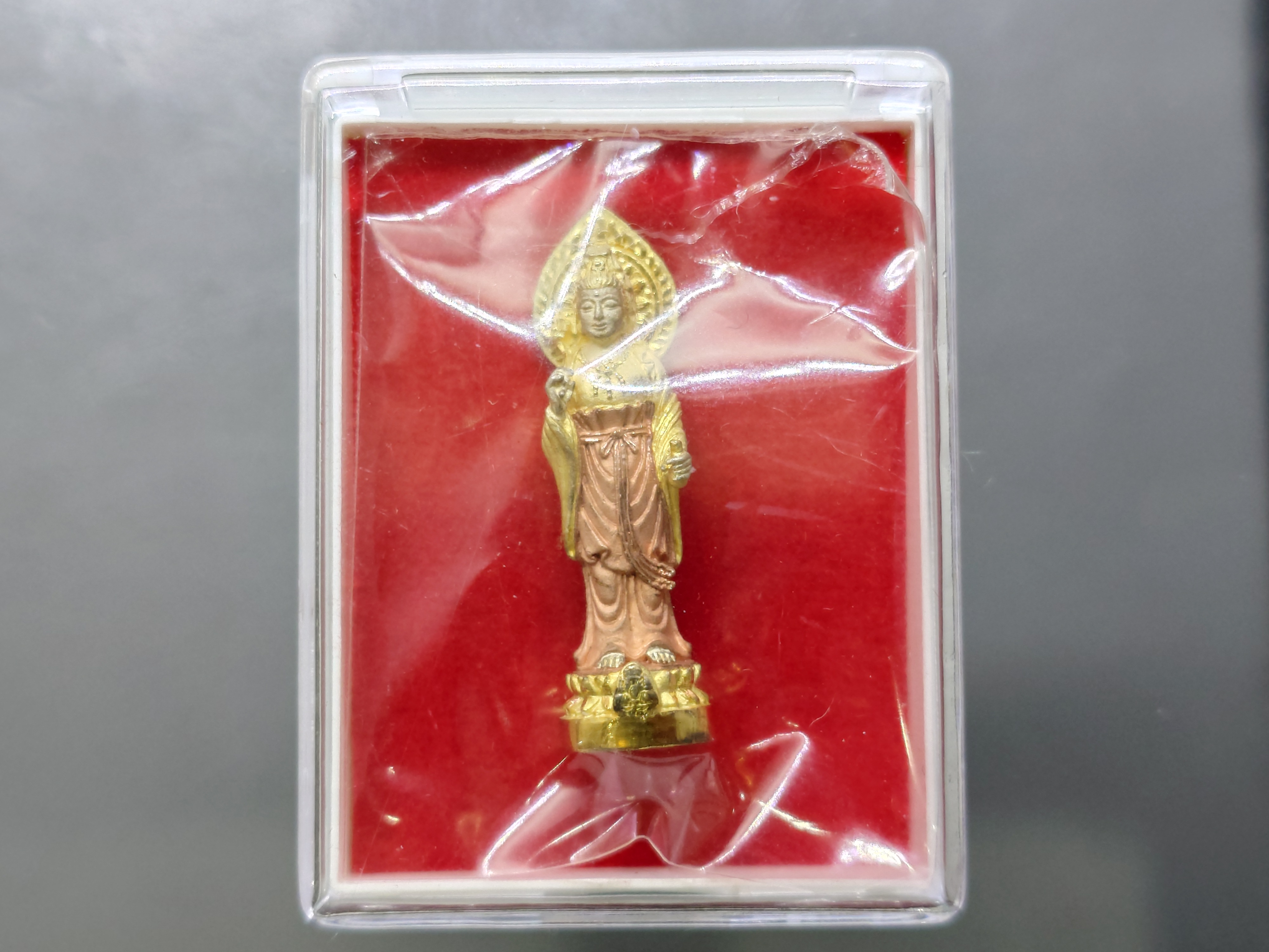 พระโพธิสัตว์อวโลกิเตศวร เจ้าแม่กวนอิม เนื้อเงินสามกษัตริย์ รุ่นฉลองปีกาญจนาภิเษก พิธีพุทธาภิเษก อ.หาดใหญ่ จ.สงขลา ปี2540