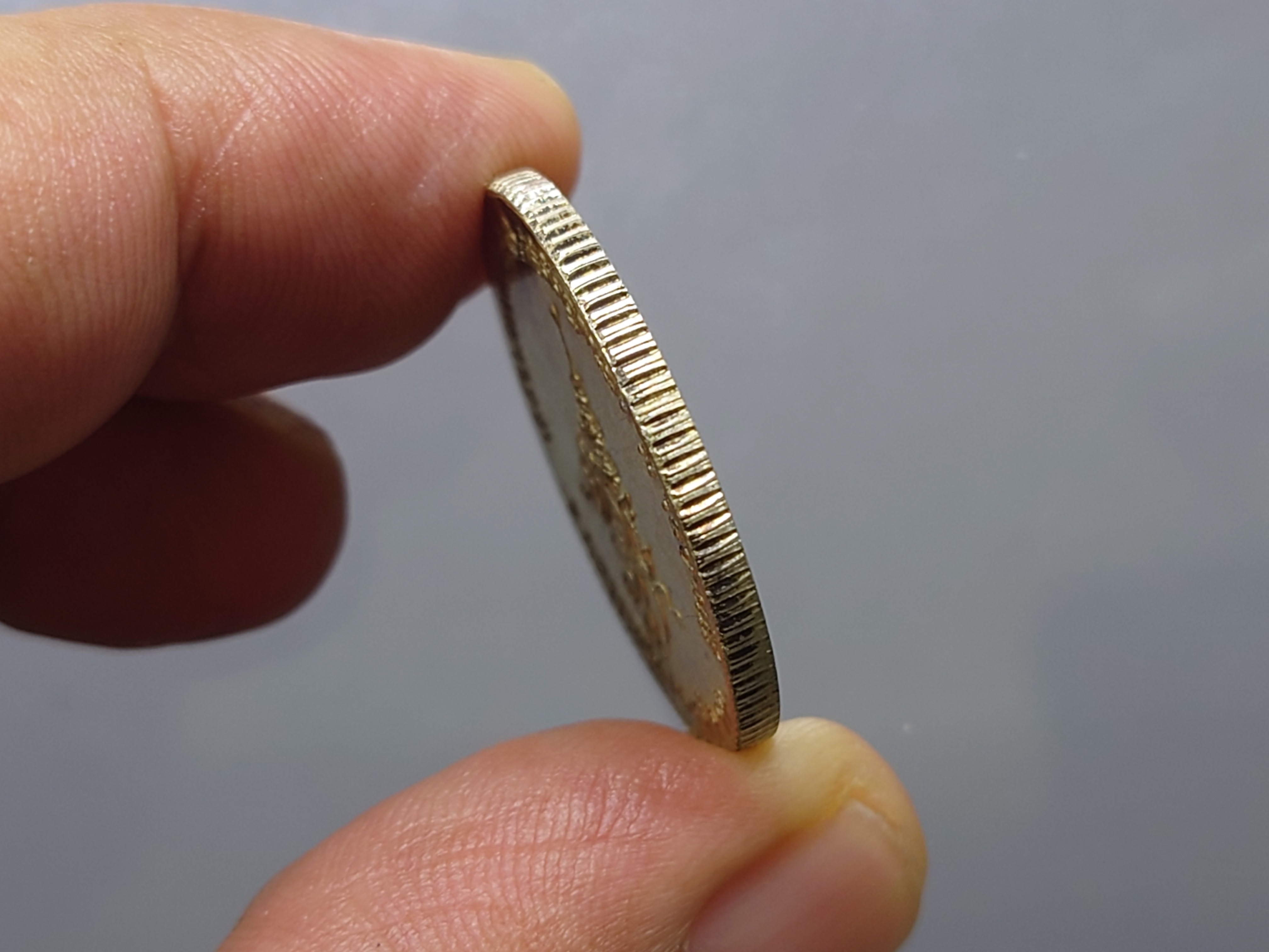 เหรียญหลวงพ่อคูณ หลัง สก เนื้อเงิน ที่ระลึกเสด็จพระราชดำเนินในพิธีตัดลูกนิมิต ณ วัดบ้านไร่ จ.นครราชสีมา ปี2536 กล่องเดิม