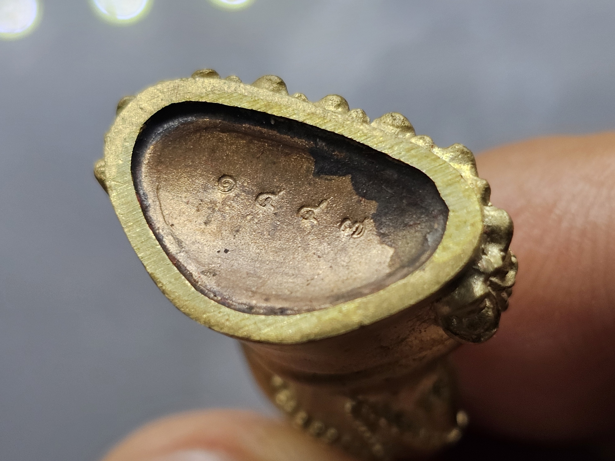 พระกริ่งฉลองพระชนมายุ ญสส 84 พรรษา เนื้อสัมฤทธิ์ วัดบวรนิเวศวิหาร ปี2540 พร้อมกล่องเดิม