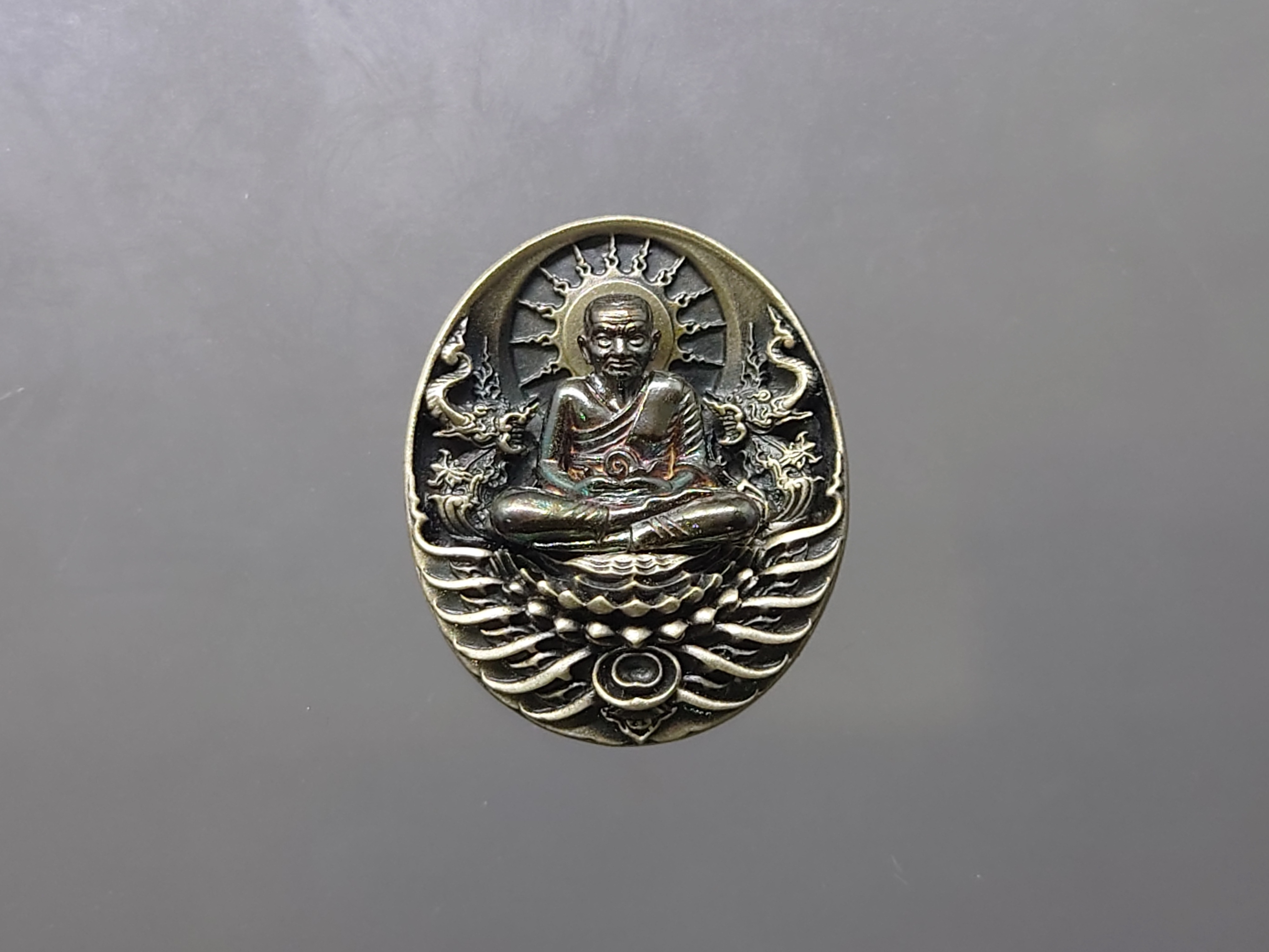 เหรียญหลวงปู่ทวด รุ่นอภิเมตรา มหาโพธิสัตว์ พิมพ์จิ๋ว เนื้อเงิน(สร้าง 333 เหรียญ) ควบคุมออกแบบโดย อ.เฉลิมชัย โคท 291 พร้อมใบกำกับหมายเลขประจำองค์พระ พ.ศ.2558
