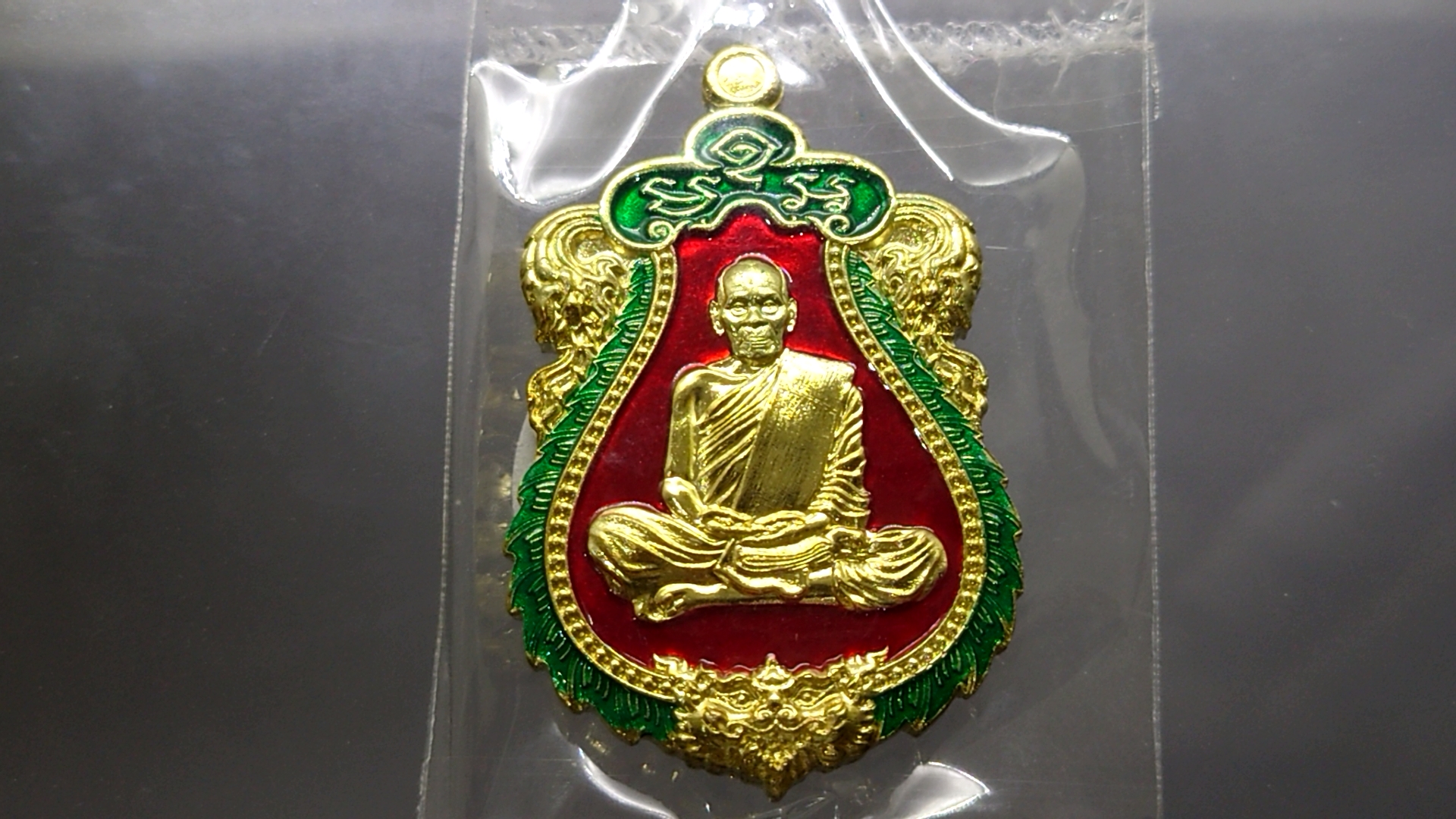 เหรียญรุ่นรวยมหาศาล (เหรียญแถมยกลัง) เนื้อทองทิพย์ ลงยาแดง ขอบเขียว หลวงพ่อพัฒน์ วัดห้วยด้วน โคท 173