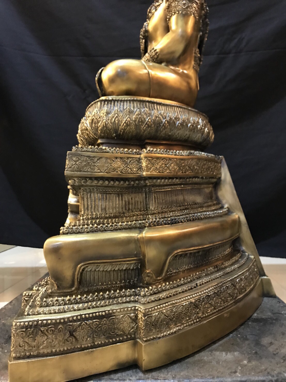 รูปหล่อพระแก้วมรกต หน้าตัก 16 นิ้ว วัดพระแก้ว รุ่นสมโภช 200 ปี กรุงรัตนโกสินทร์วัดพระศรีรัตนศาสดาราม พ.ศ. 2525