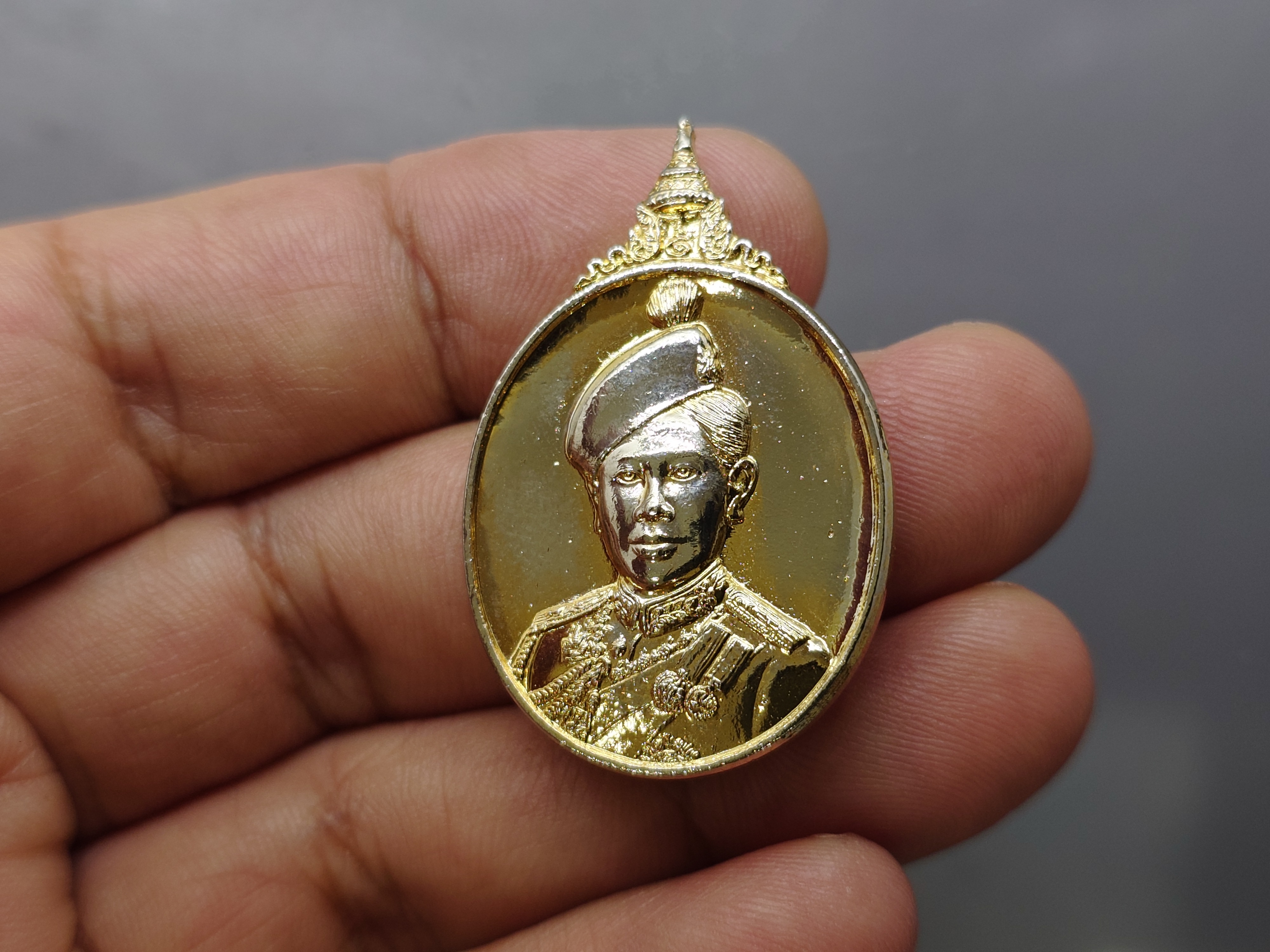 เข็มกลัด 12 สิงหา พระบรมราชินีนาถ 73 พรรษา กาหลั่ยทอง พ.ศ.2548