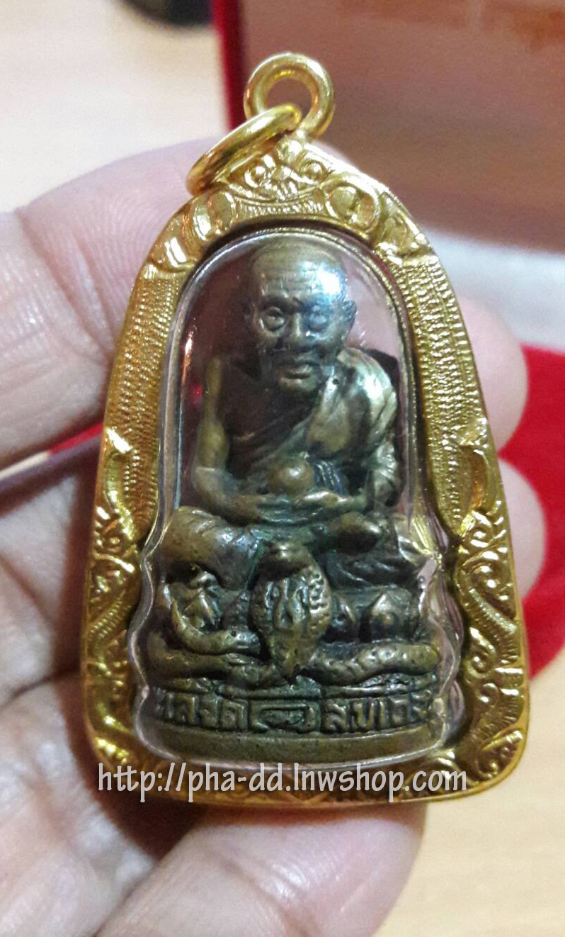 รูปหล่อเนื้อทองเหลืองรมดำหลวงปู่ทวด วัดช้างไห้ จ.ปัตตานี (พร้อมเลี่ยมกรอบทองไมครอน)