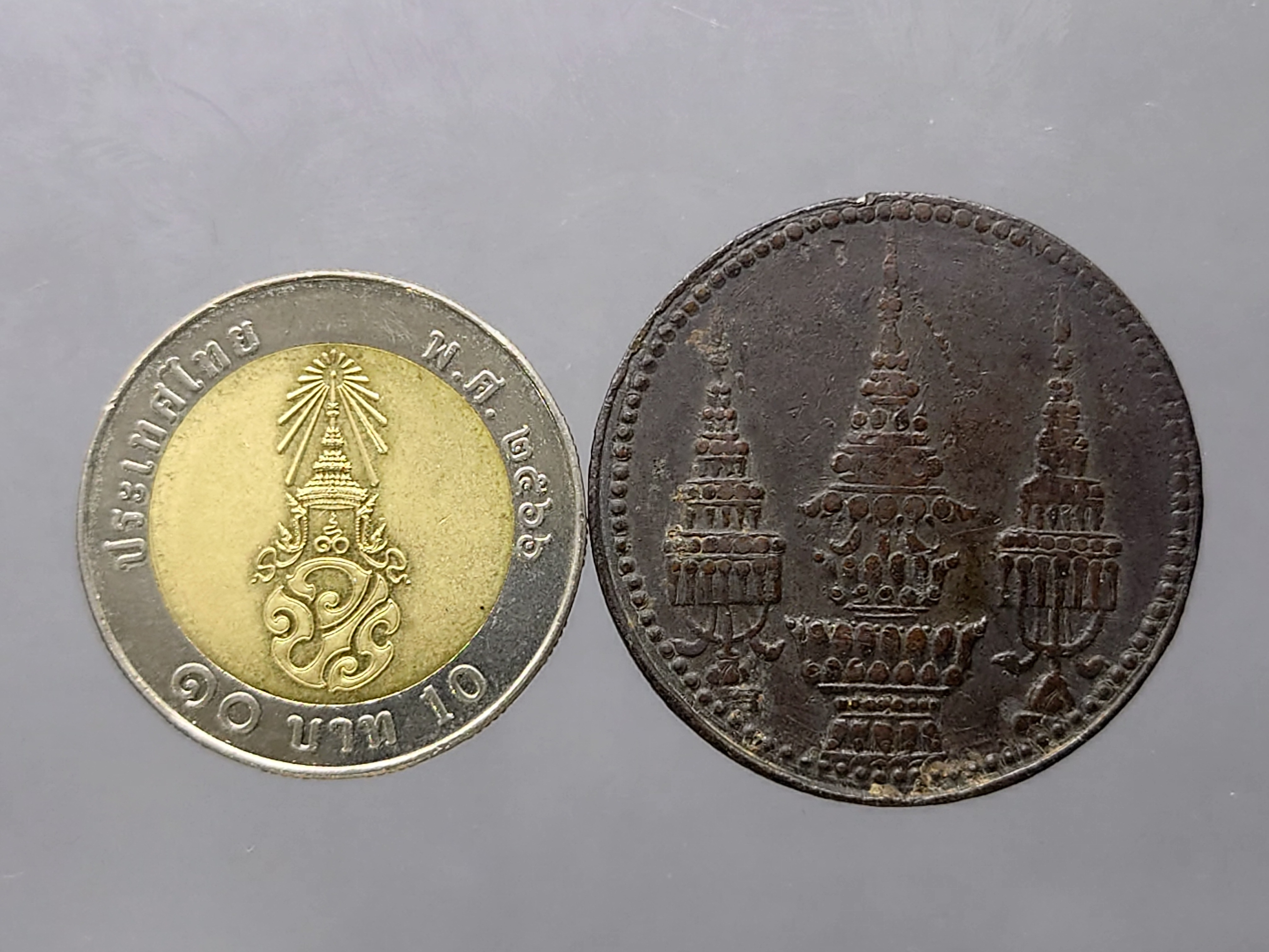 เหรียญโสฬส ดีบุก พระจุลมงกุฎ-พระแสงจักร รัชการที่5 พ.ศ. 2411 ผ่านใช้ สภาพสวย