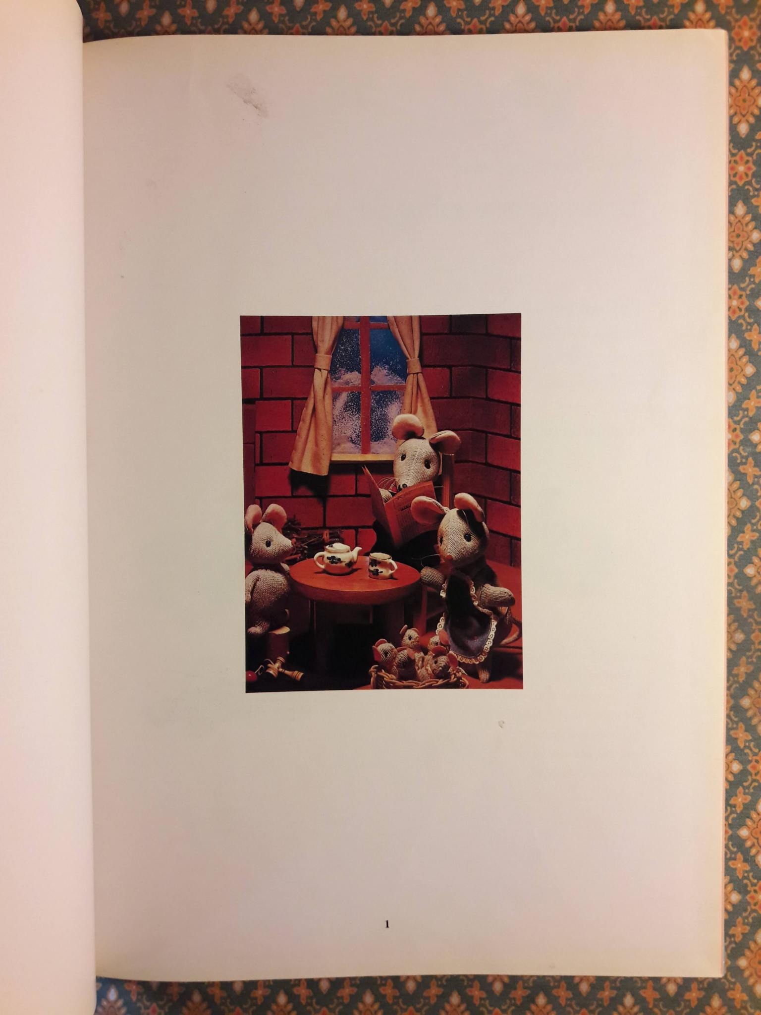 คู่มือประดิษฐ์หุ่นตุ๊กตาสวยด้วยถุงมือ