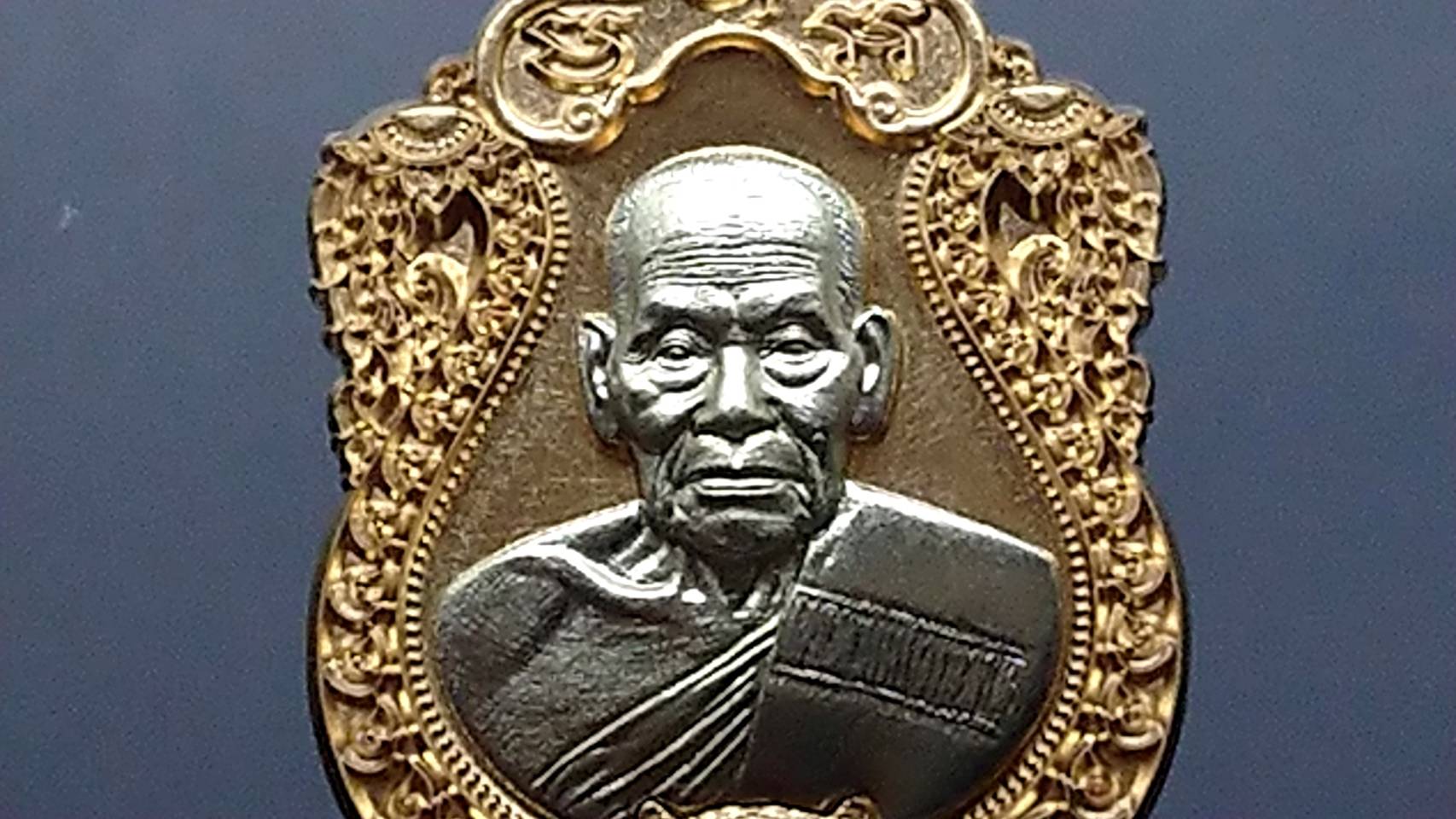 เหรียญเสมาเสือคาบดาบ รุ่น2 เนื้อสัตตะ หน้ากากทองขาว หลวงพ่อพัฒน์ วัดห้วยด้วน โคท 266 (SKU-03390)