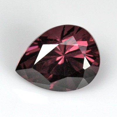 โกเมนสีม่วงหรือโรโดไลท์ (Rhodolite Garnet) 1.69 กะรัต สีม่วง รูปร่างหยดน้ำ
